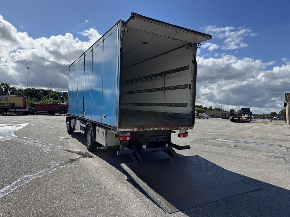 Meget god 2015 Iveco EuroCargo 180E28 4x2 Iglocar 7,60 m. Fuldsideåbning