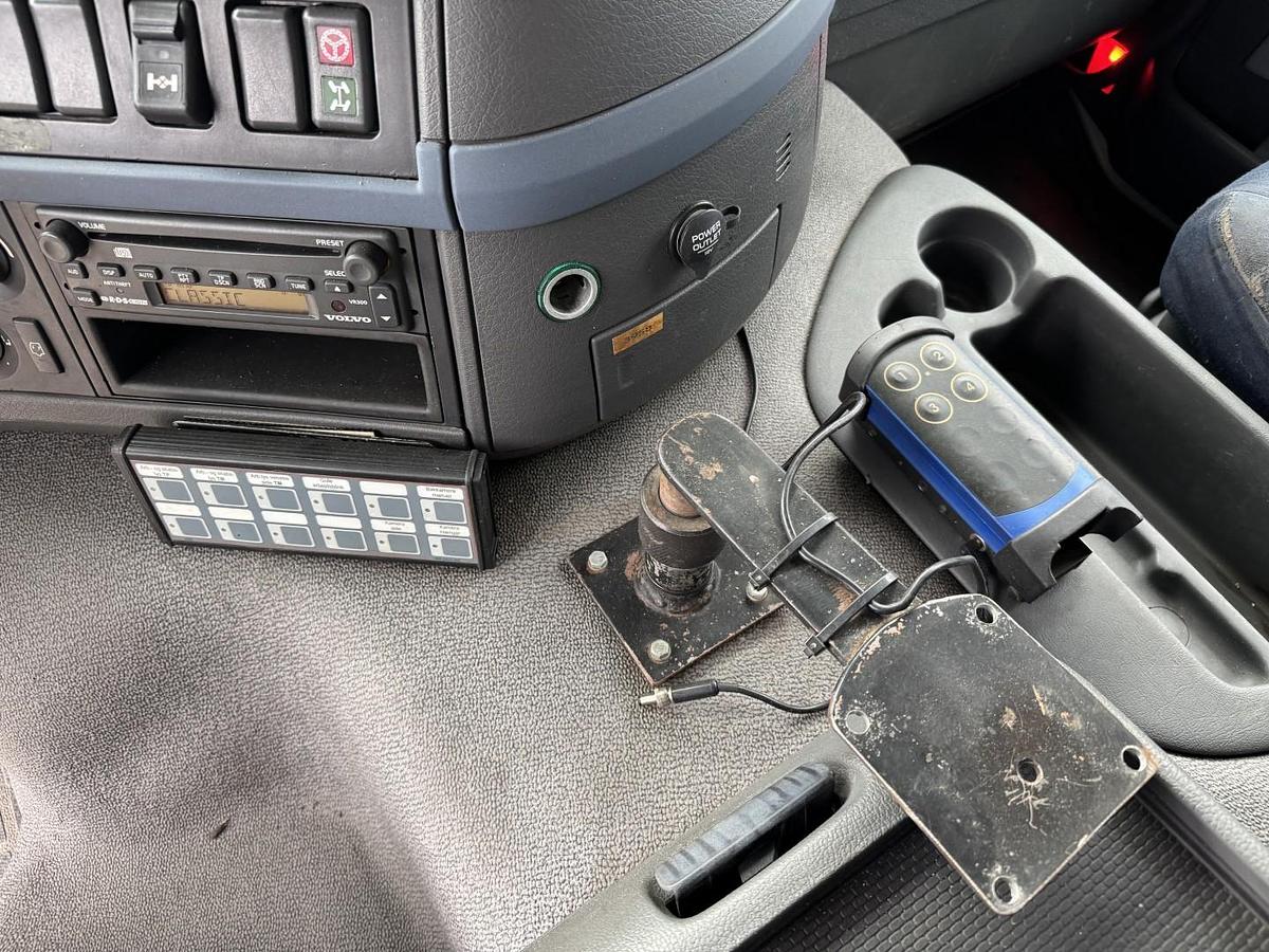 God 2008 Volvo FM440 8x2*6 24.000 l. ADR Tank