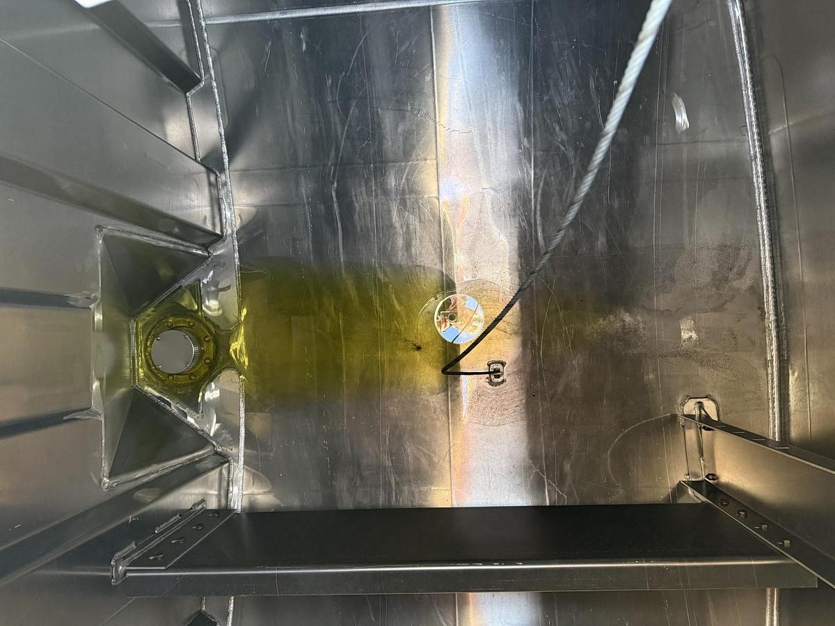 Meget god 2009 HMK Bilcon 27.000 l. ADR 5 Rum