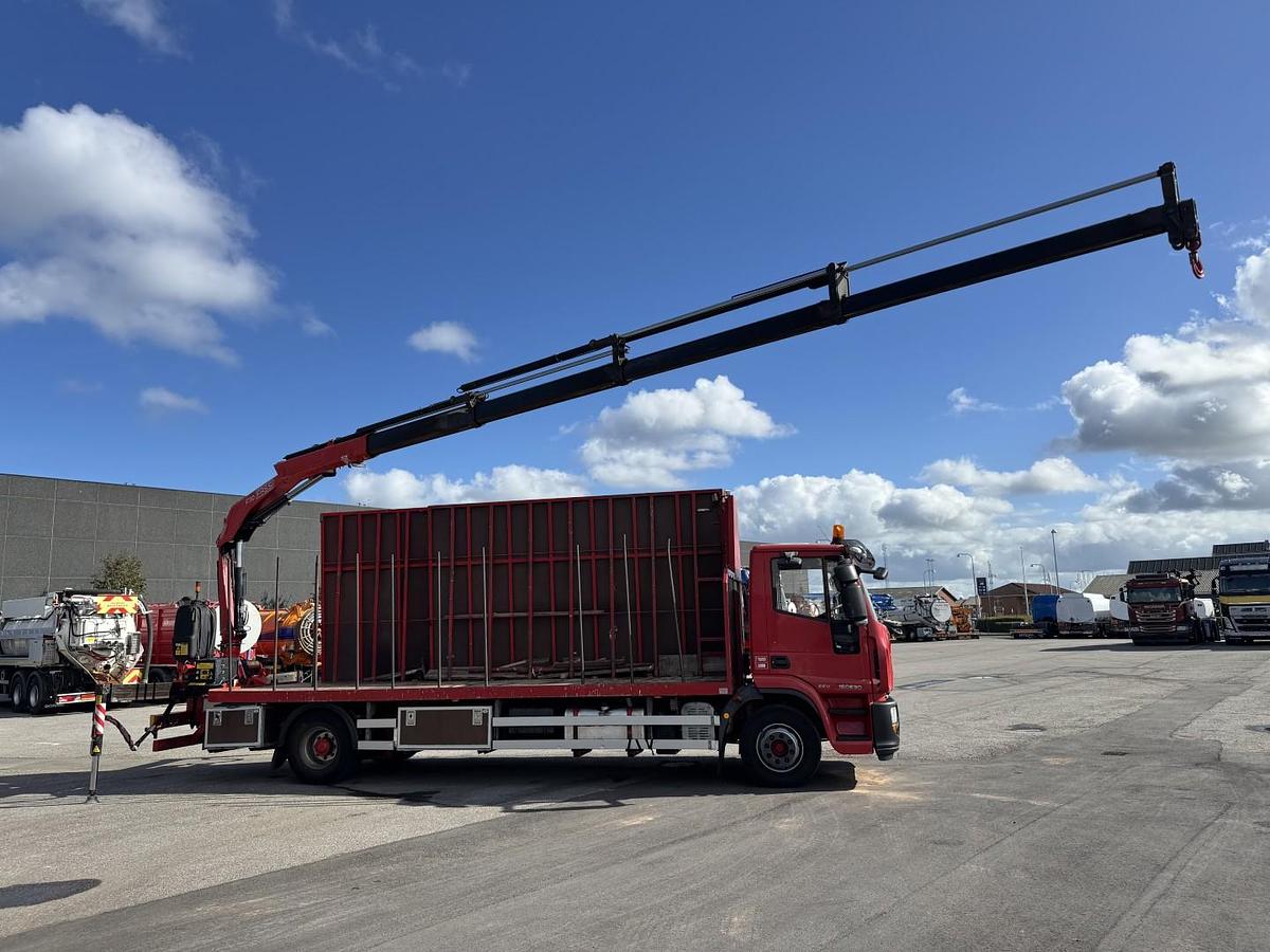 God Iveco EuroCargo 160E30 Fassi F110 / Glaslad