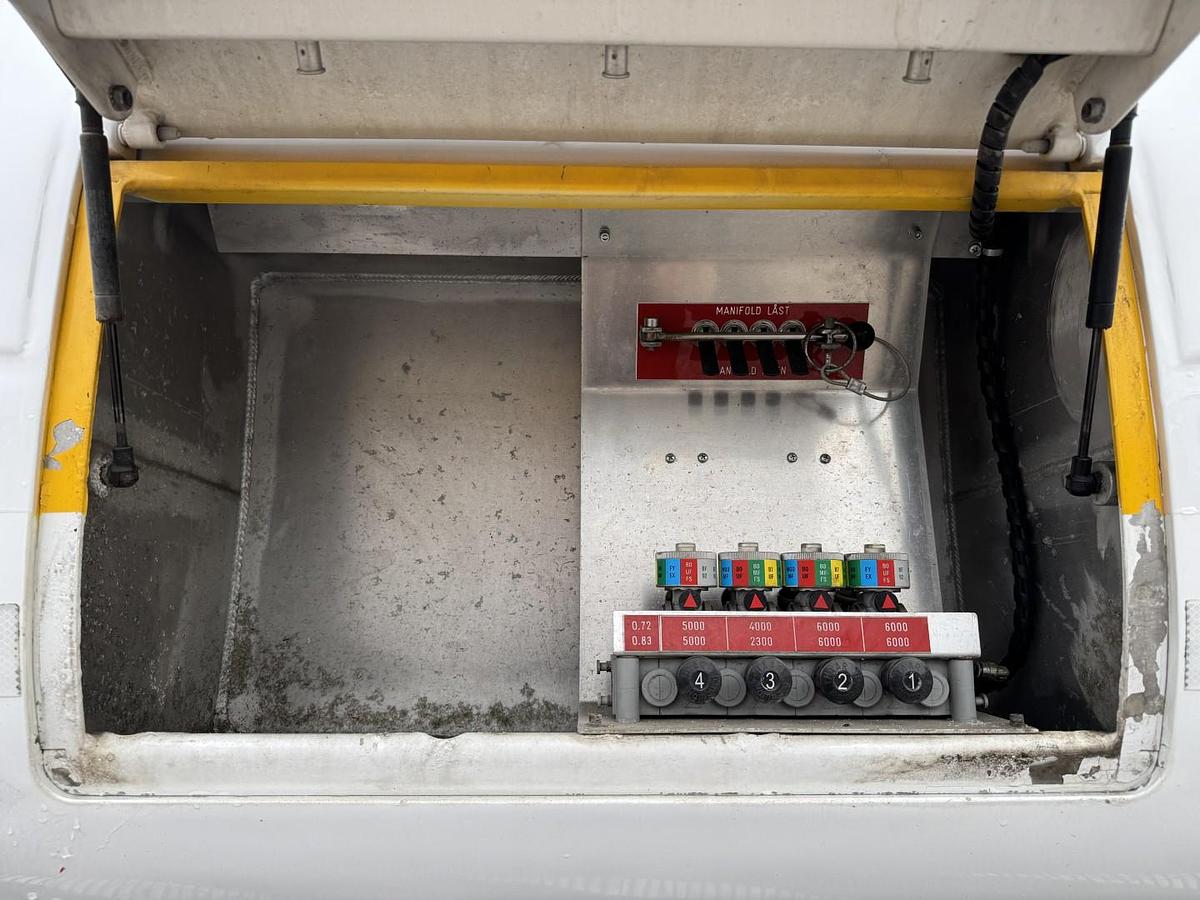 Meget god HMK Bilcon 22.000 L. ADR 4 Rum