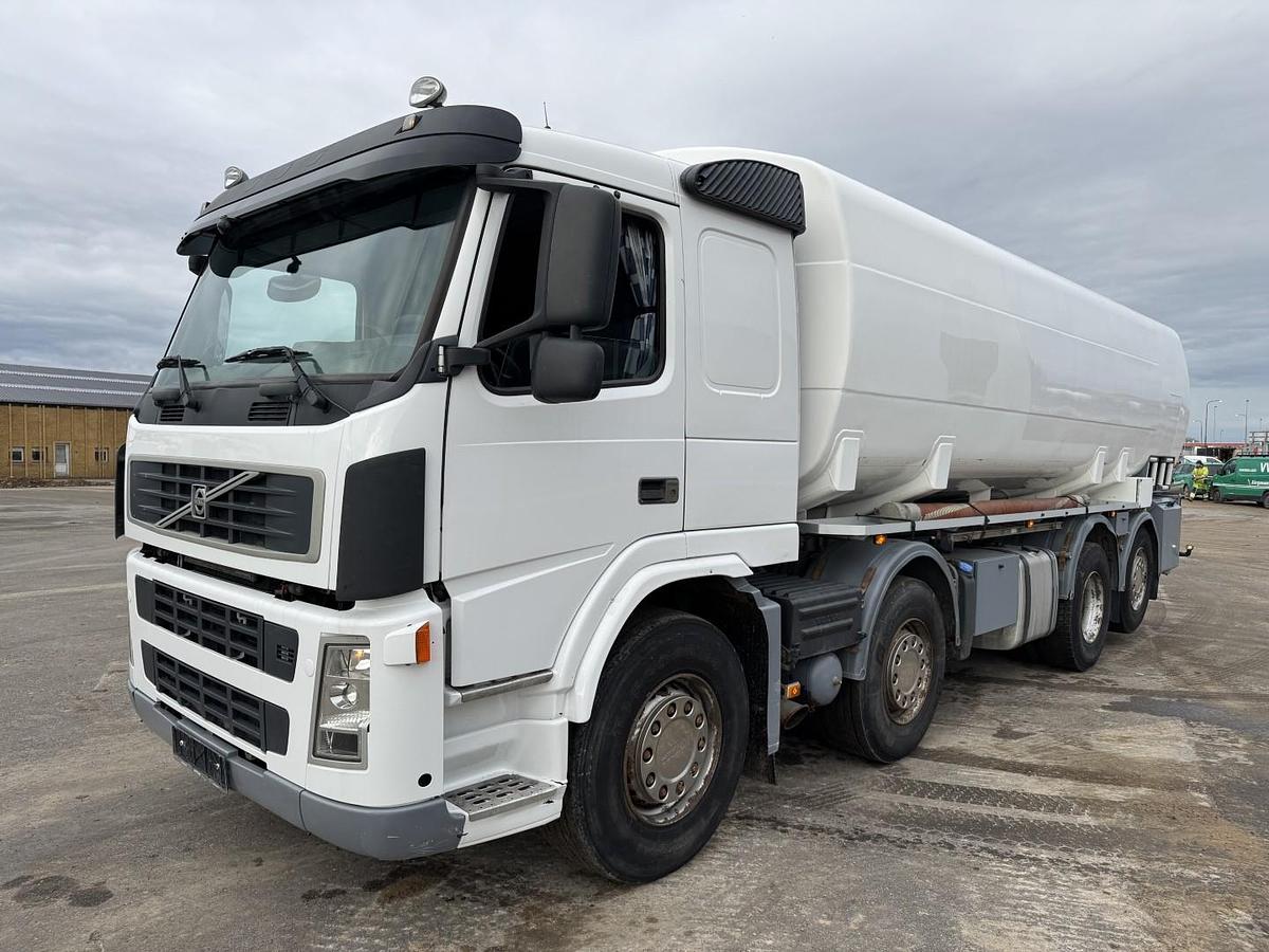 God 2008 Volvo FM440 8x2*6 24.000 l. ADR Tank
