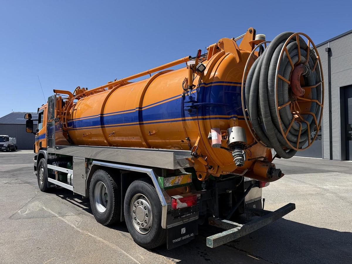 Meget god Scania P360 6x2*4 12.500 l. Korp & Son