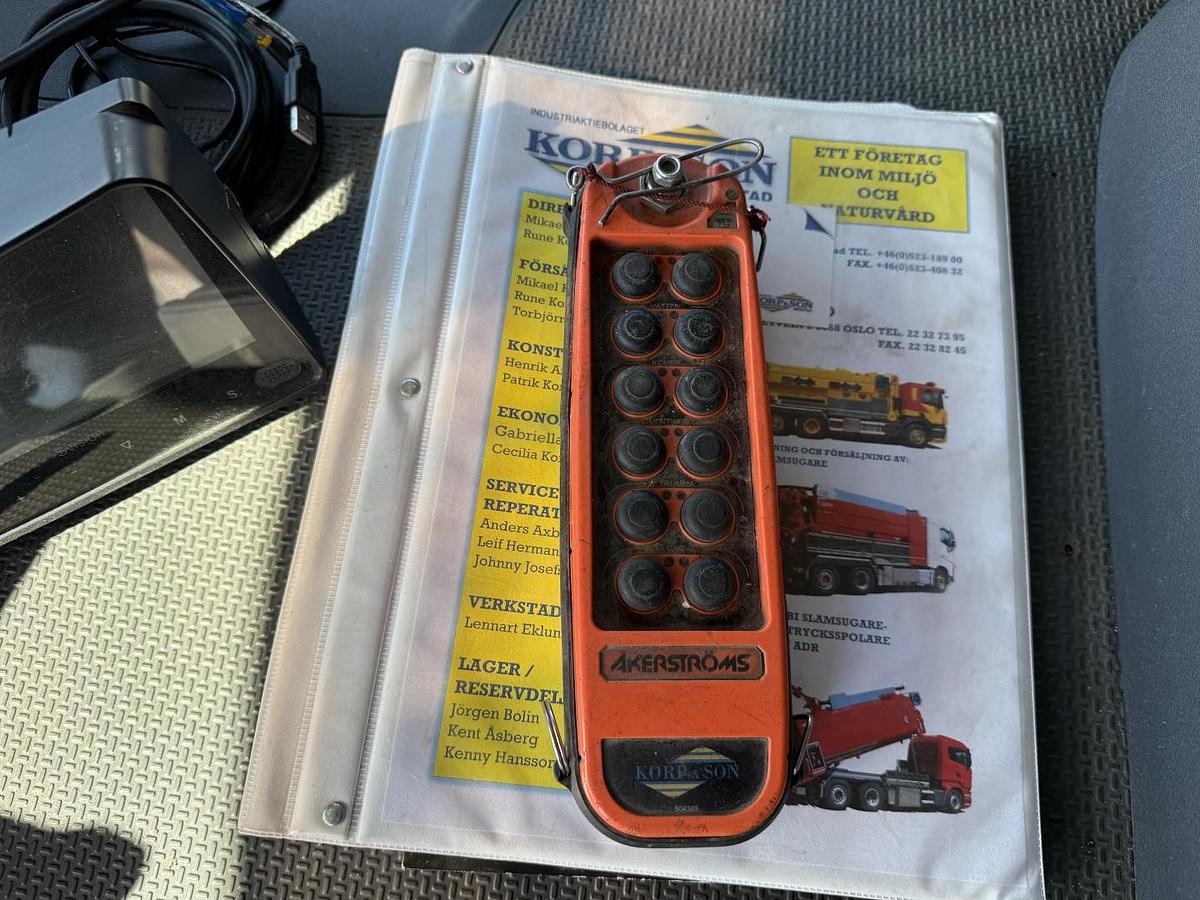 Meget god Scania P360 6x2*4 12.500 l. Korp & Son