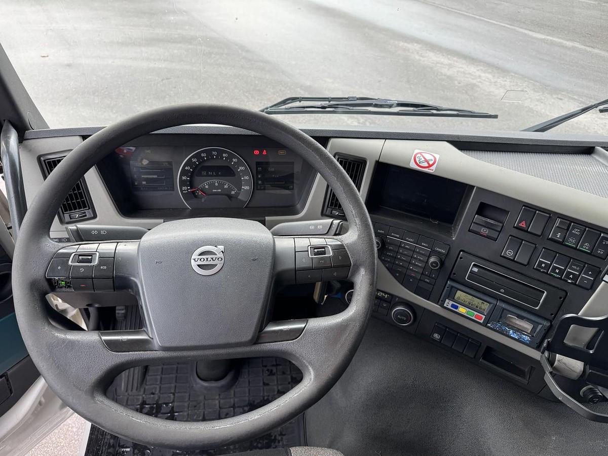 God 2015 Volvo FM330 6x2*4 Carrier Supra 1250 Mt (defekt kølemaskine)