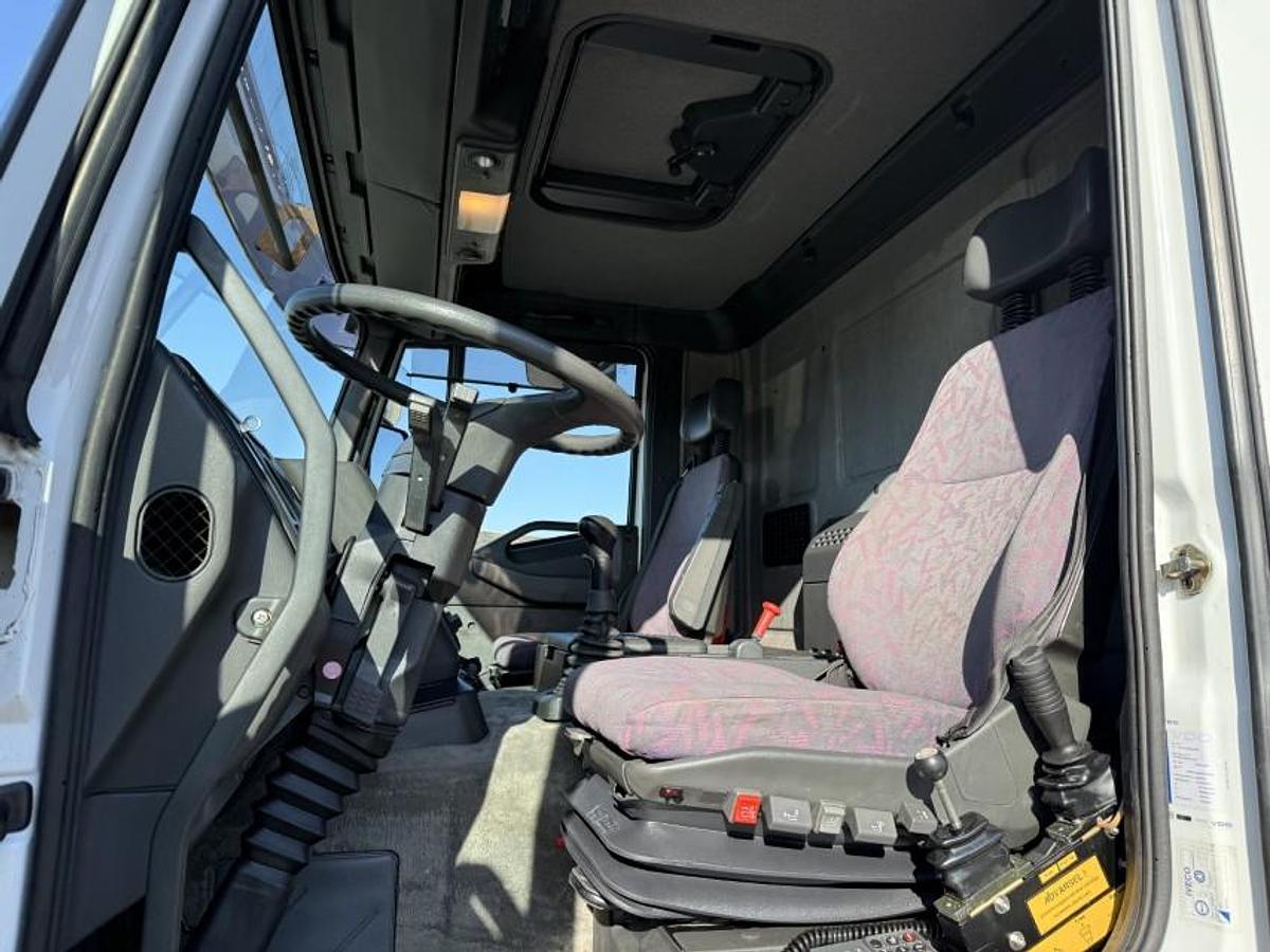 God 2001 Iveco EuroTech Cursor 190E31 4x2 Hejs / Kran HMF 1060 B3