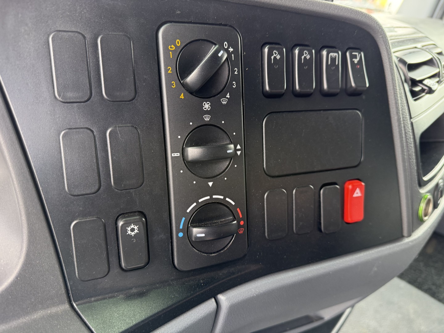 God 2011 Mercedes Atego 1218 4x2 Euro 5 8,0 m