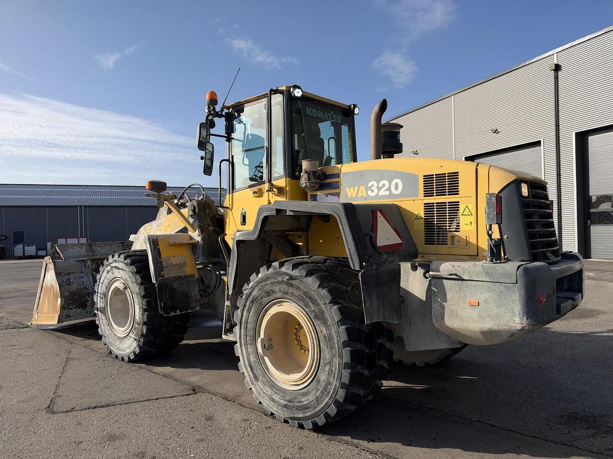 God 2004 Komatsu WA320 4x4 15 t. Hjullæsser