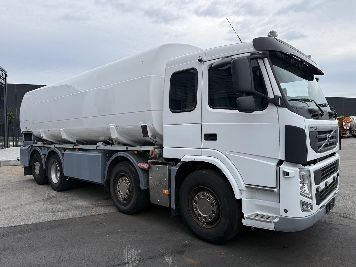 God Volvo FM460 8x2*6 24.125 l. ADR Tank