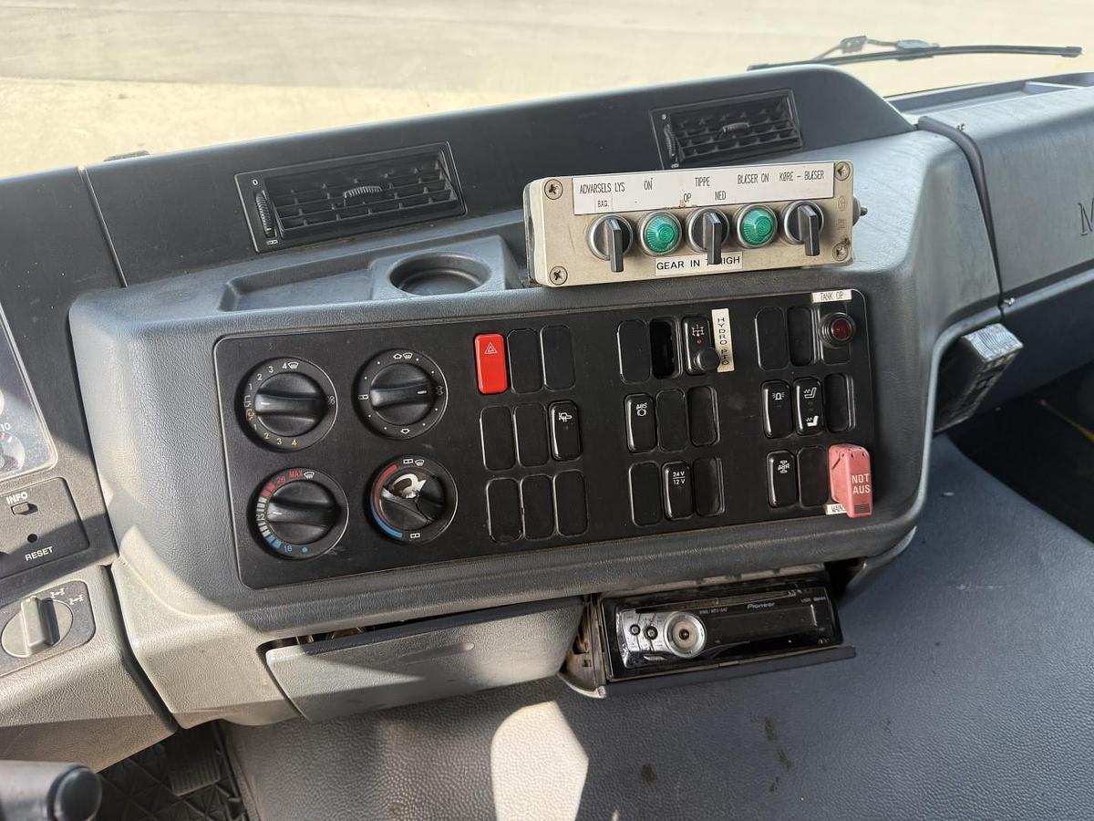 God MB Actros 4140 8x4 KOKS MEGAVAC 8000 ADR 13.500 l. Rustfri stål Tørsuger