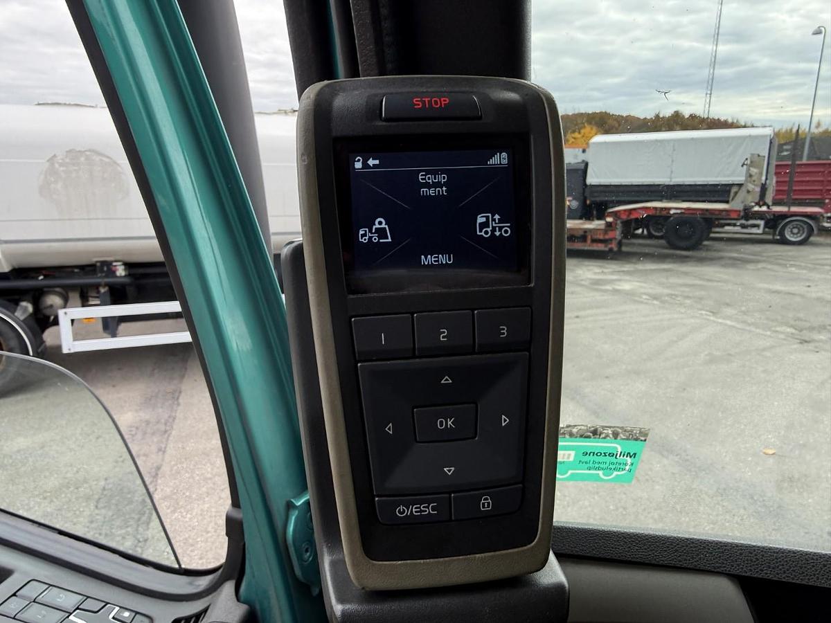 God 2014 Volvo FM330 6x2*4 Carrier Supra 1050 Nordic