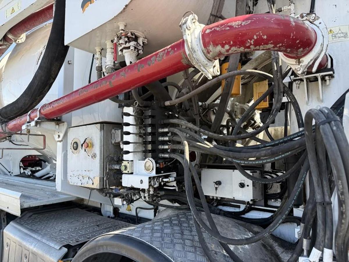 God Mercedes Arocs 3251 8x4 CIFA Magnum MK 28.4 L PUMI