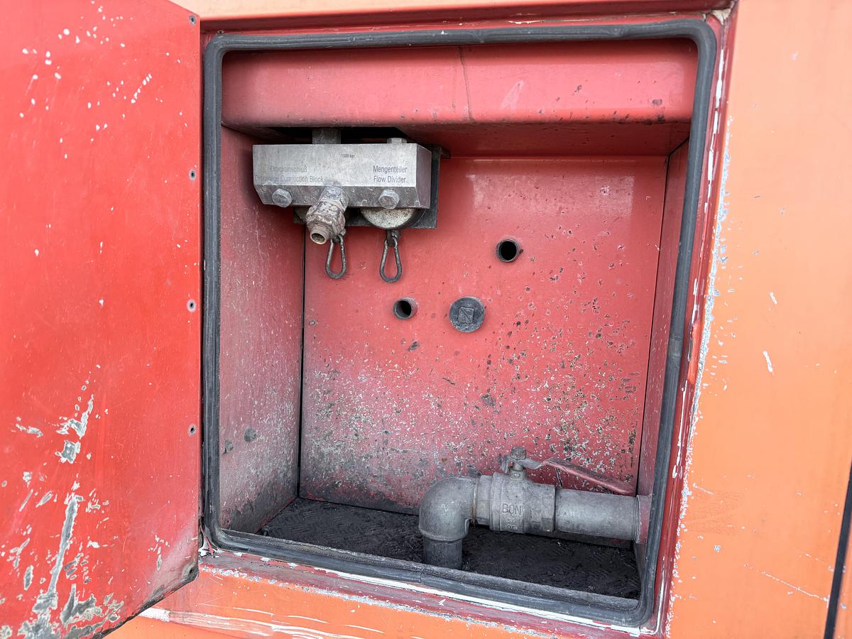 God Krone 3 akslet Boxtrailer 1000 bar højtryksanlæg med Kamat pumpe 186 L/min. Deutz V8.