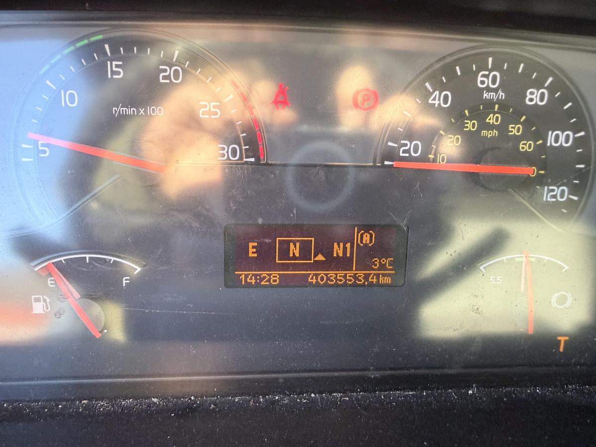 God 2012 Volvo FM 330 7,7 m Fragtlad