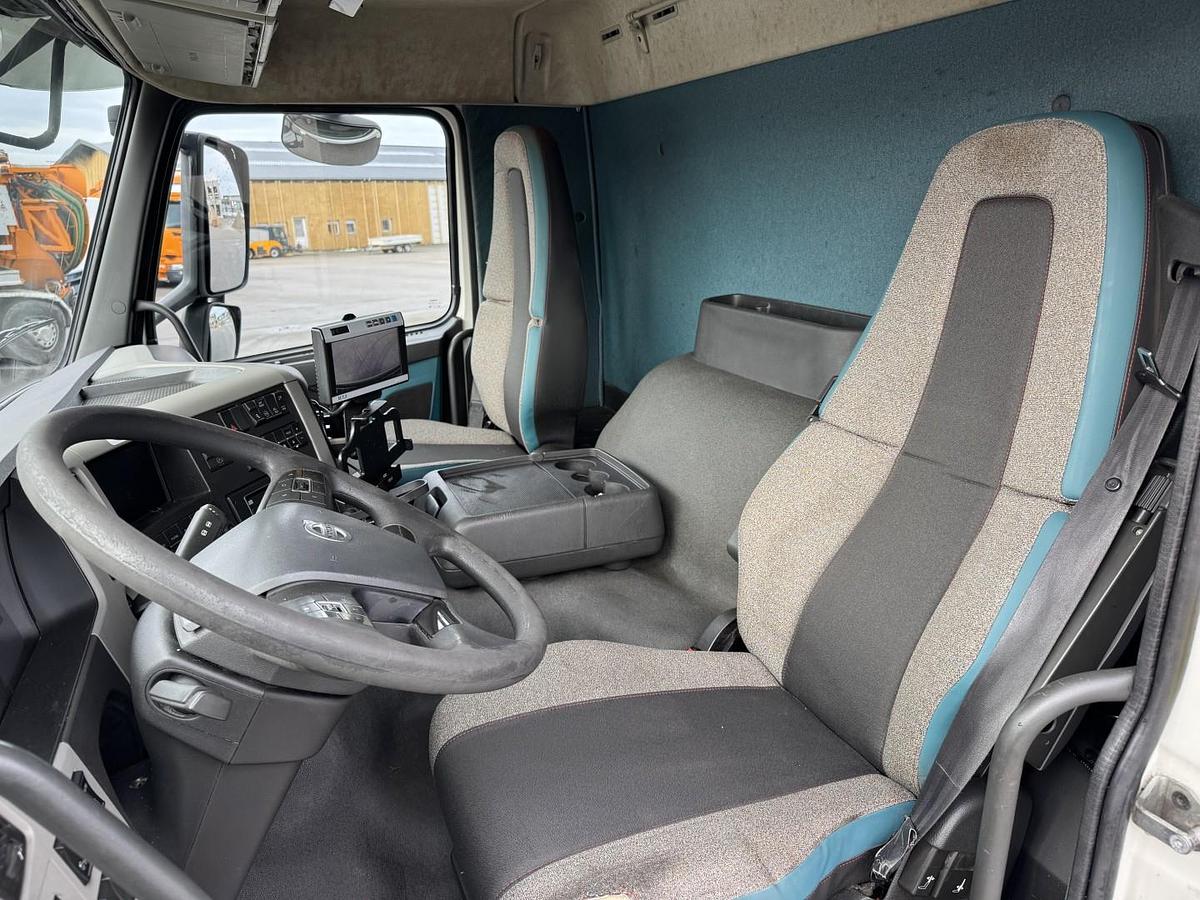 God 2015 Volvo FM330 6x2*4 Carrier Supra 1250 Mt (defekt kølemaskine)