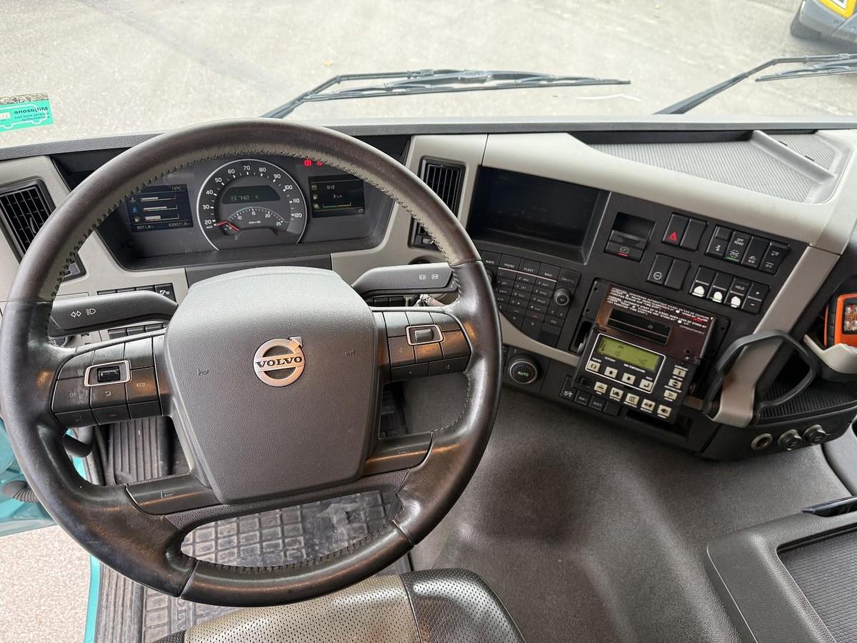 God 2014 Volvo FM330 6x2*4 Carrier Supra 1050 Nordic