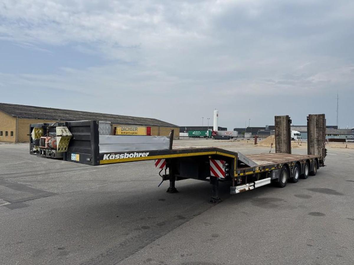 God Kässbohrer 4 akslet Udtrækkelig Maskintrailer