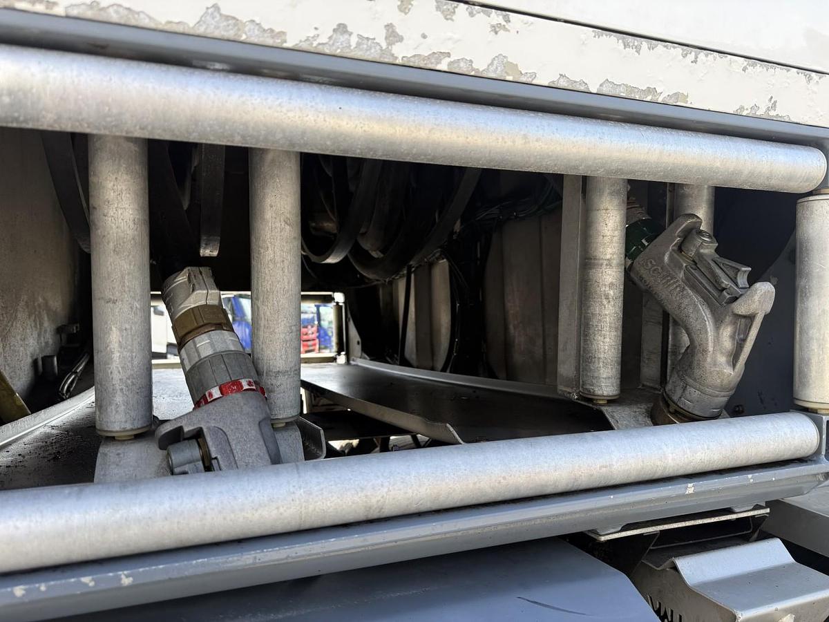 God Volvo FM440 8x2*6 24.000 l. ADR Tank