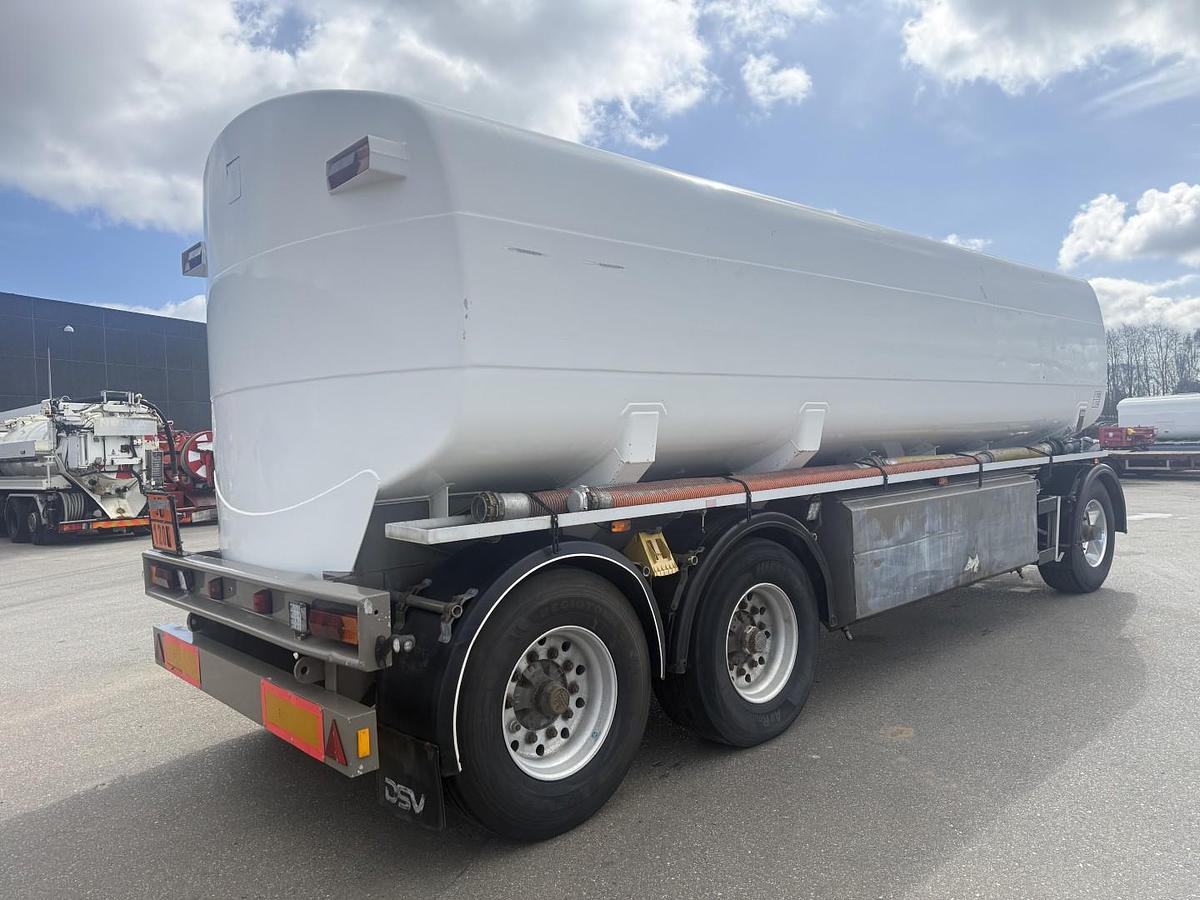 God 2005 HMK Bilcon 27.000 l. ADR 5 rum