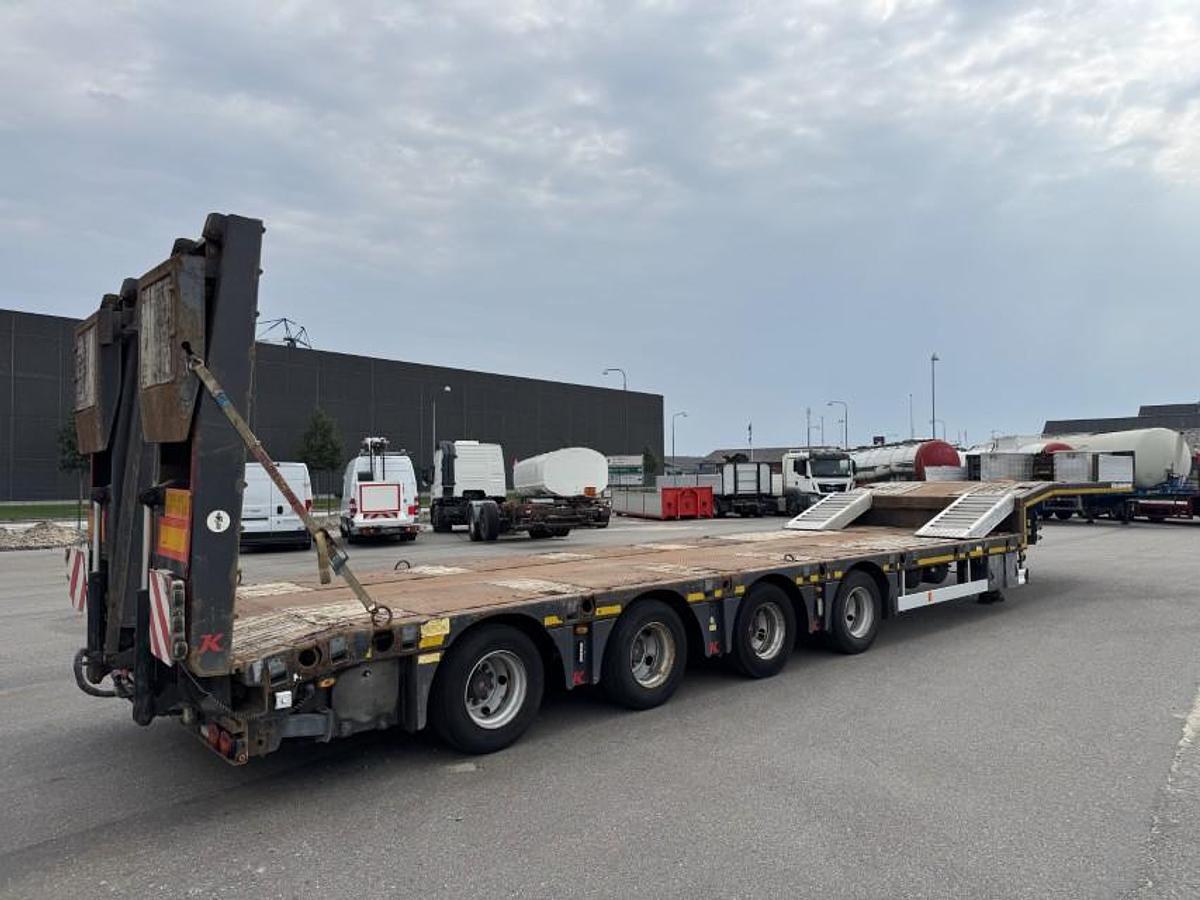 God Kässbohrer 4 akslet Udtrækkelig Maskintrailer