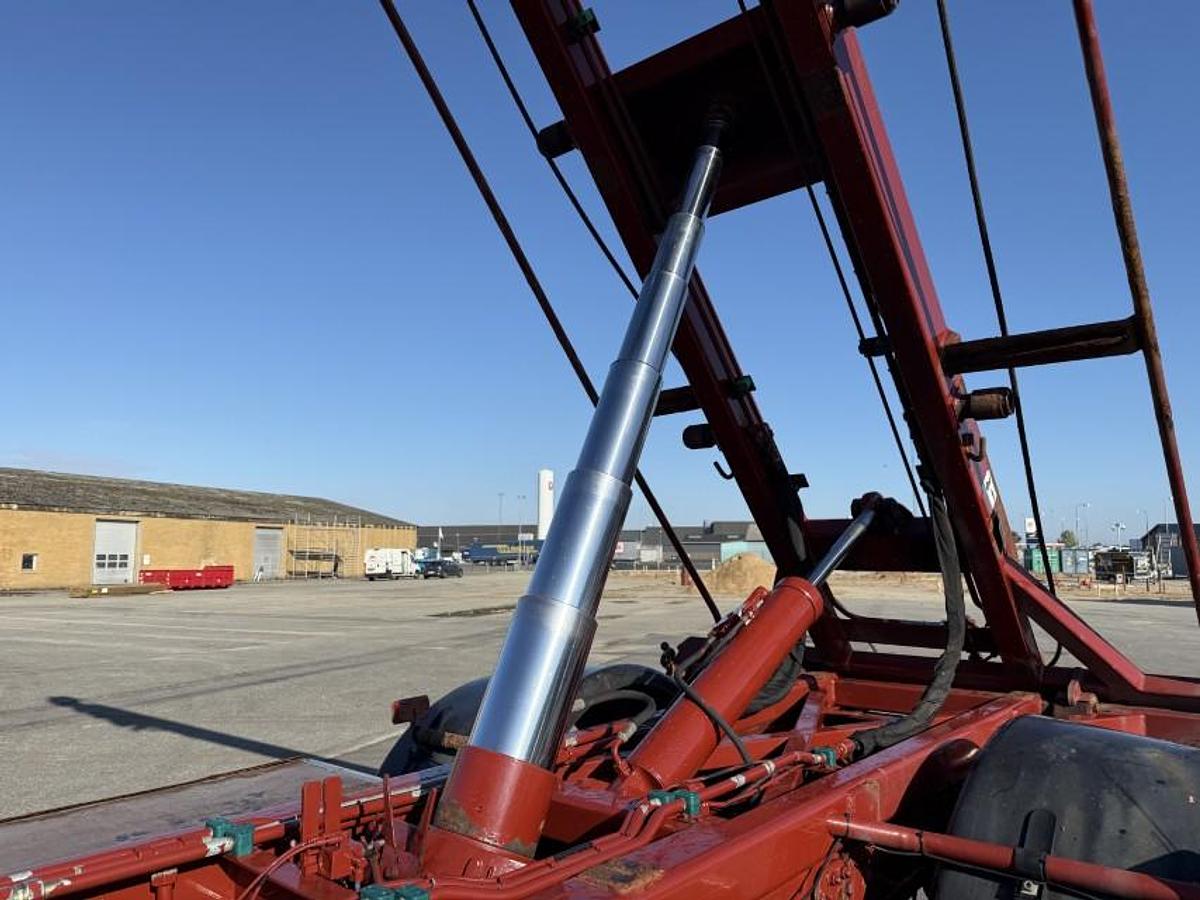 God 2001 Iveco EuroTech Cursor 190E31 4x2 Hejs / Kran HMF 1060 B3