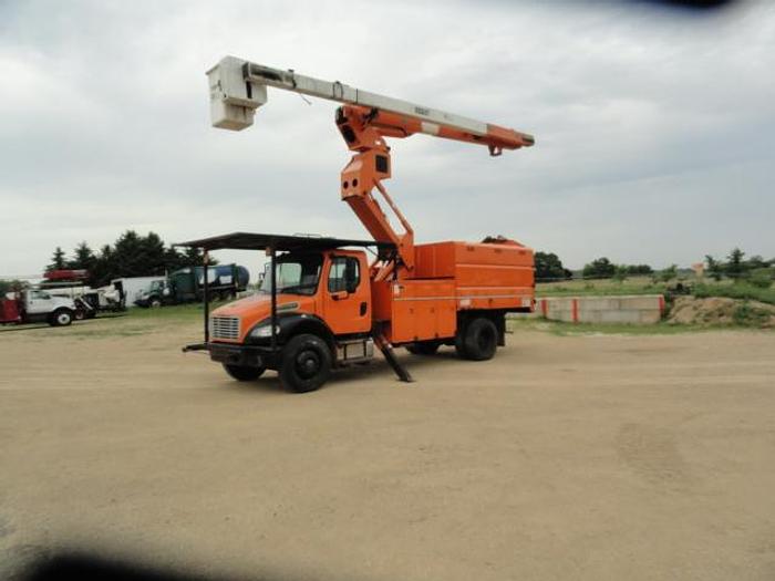 Used 2011 FREIGHTLINER BUSINESS CLASS M2 106