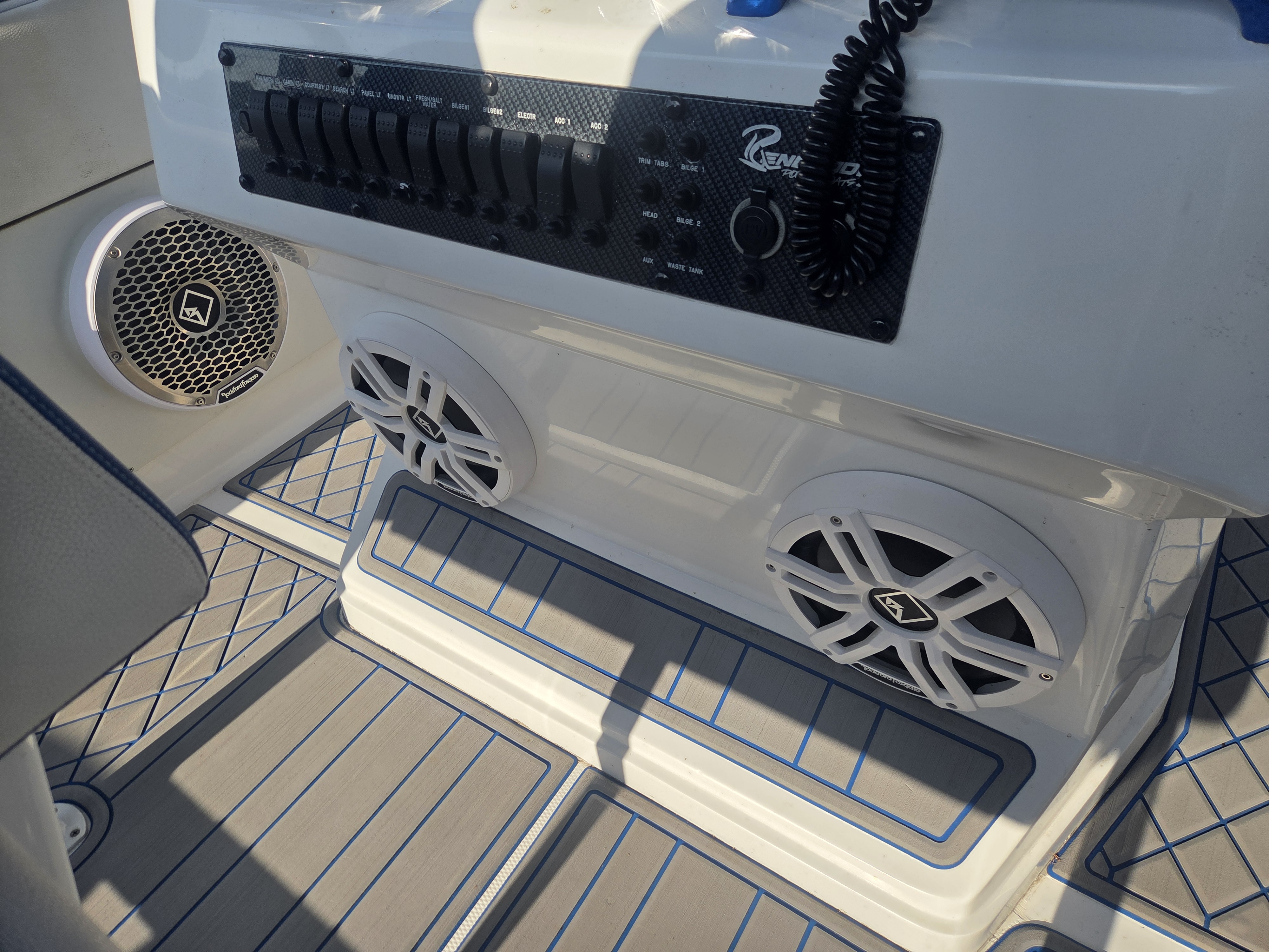 Used 2016 Renegade 32 Cuddy