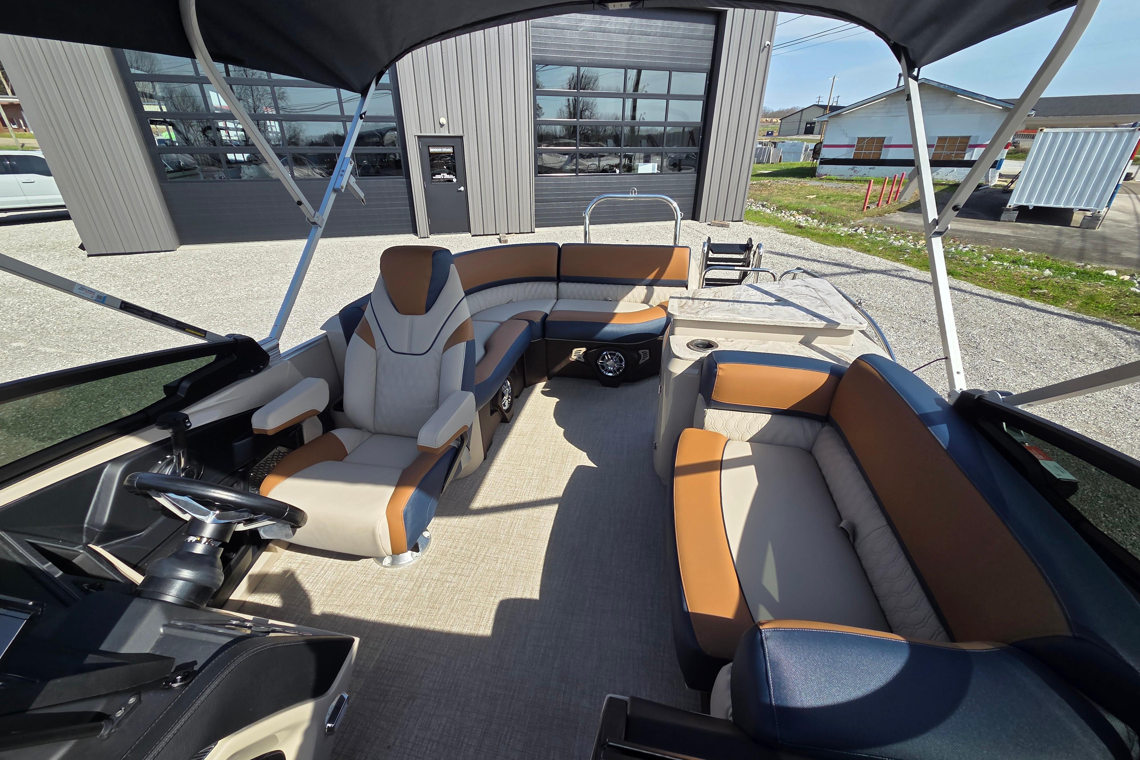 2026 Avalon Platinum Catalina 2585 Windshield Elite