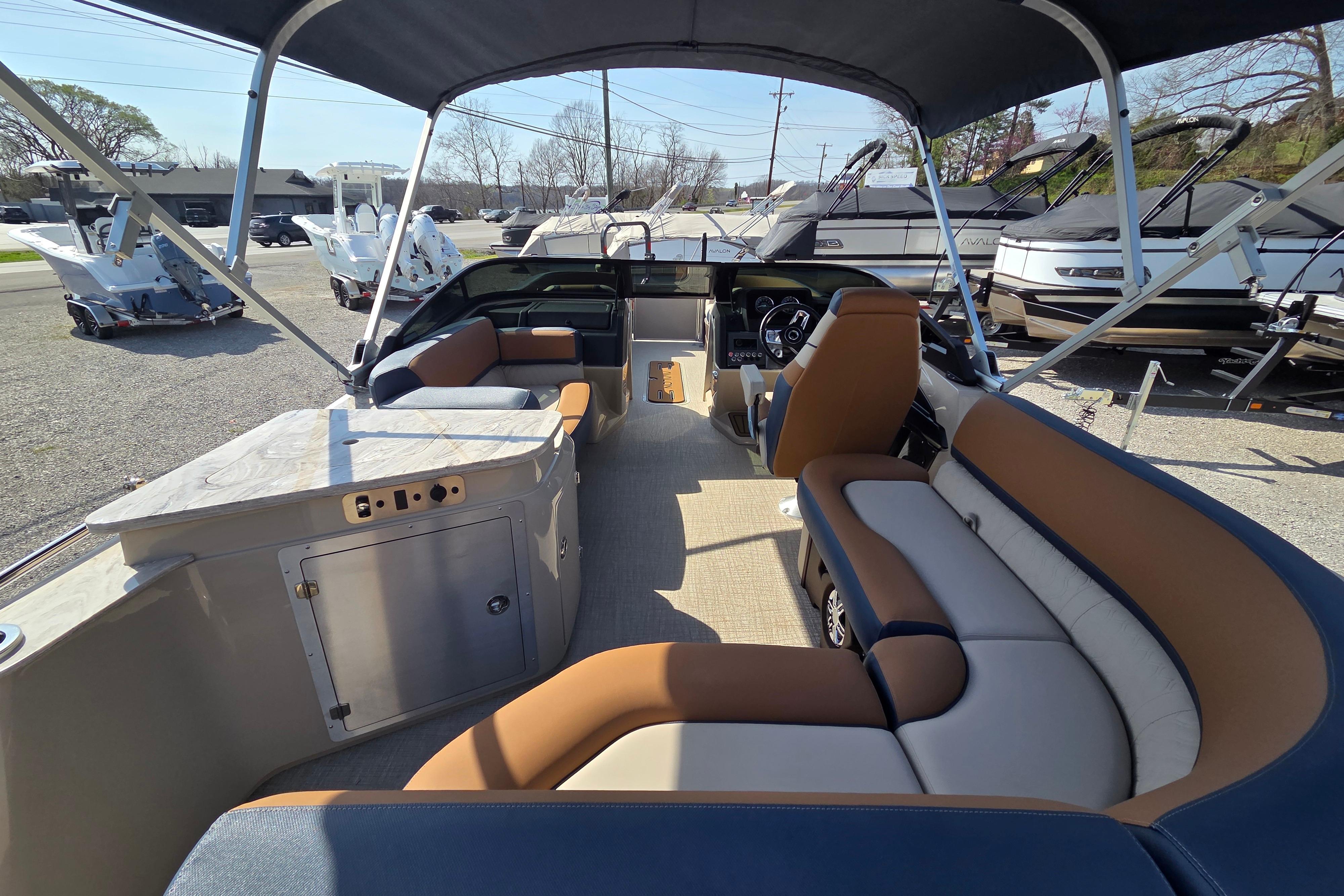 2026 Avalon Platinum Catalina 2585 Windshield Elite