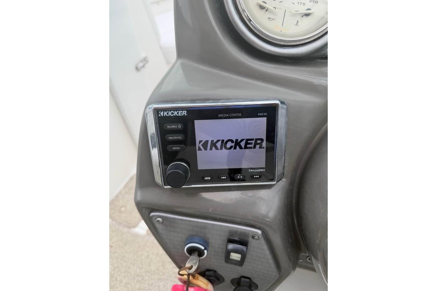 Used 2013 Rinker 276 Captiva Bowrider
