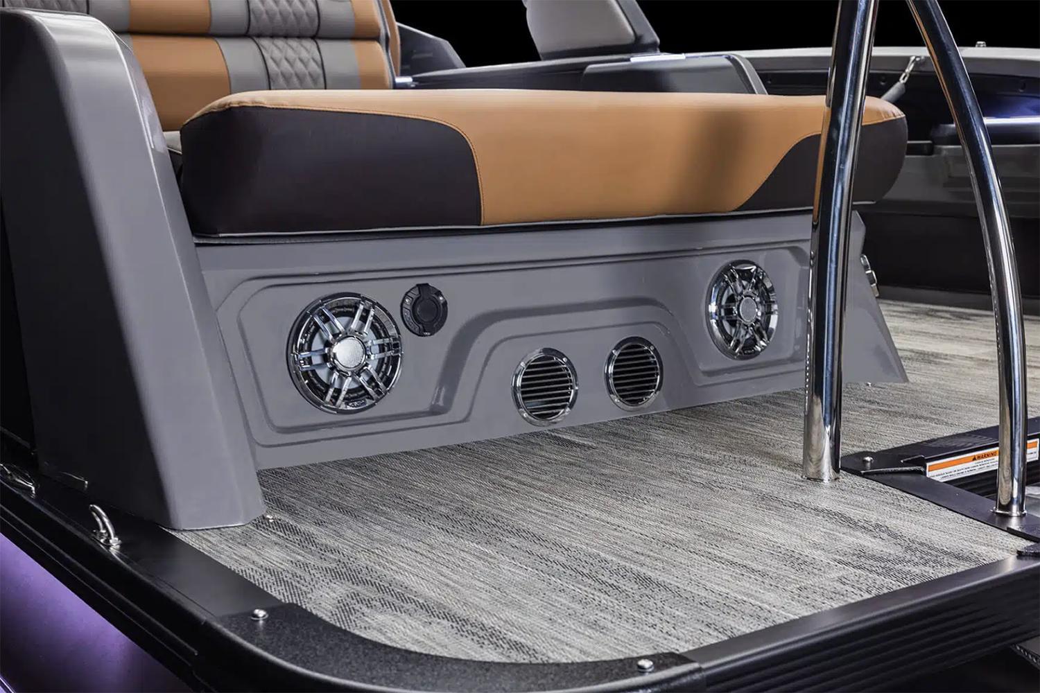 2026 Avalon Excalibur LTD Verstile Rear Bench Windshield - 27'