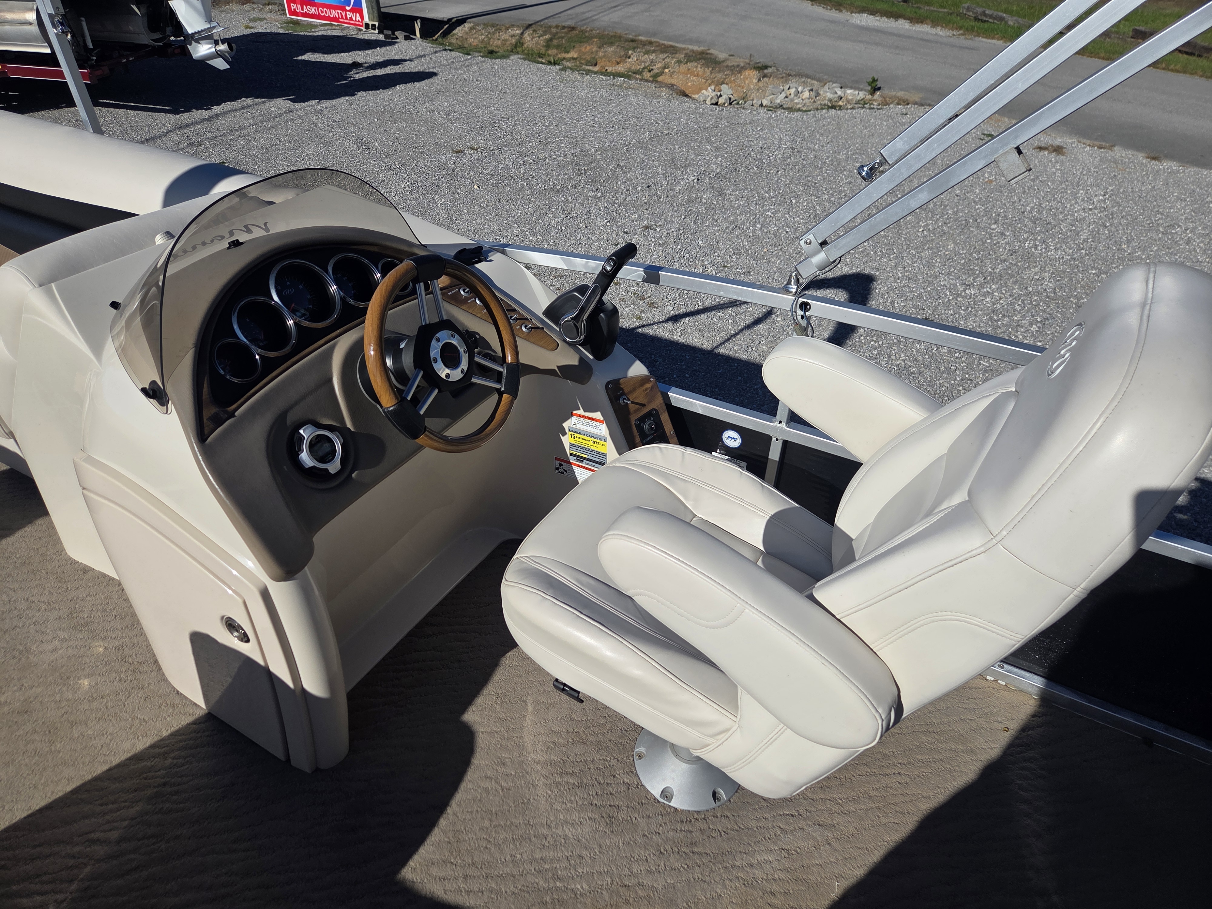 Used 2011 Manitou 24 Encore Tri-toon