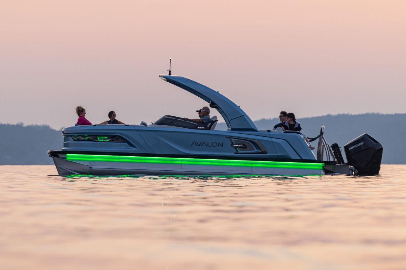 2026 Avalon Excalibur Quad Lounge Shift Windshield - 27'