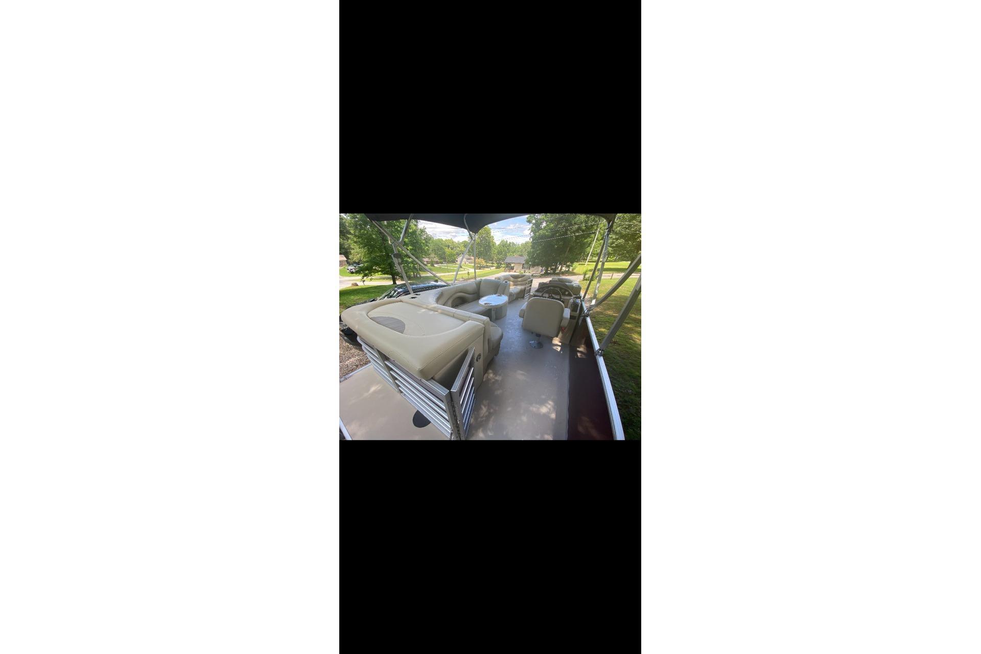 Used 2019 Sylvan Mirage 820 Cruise