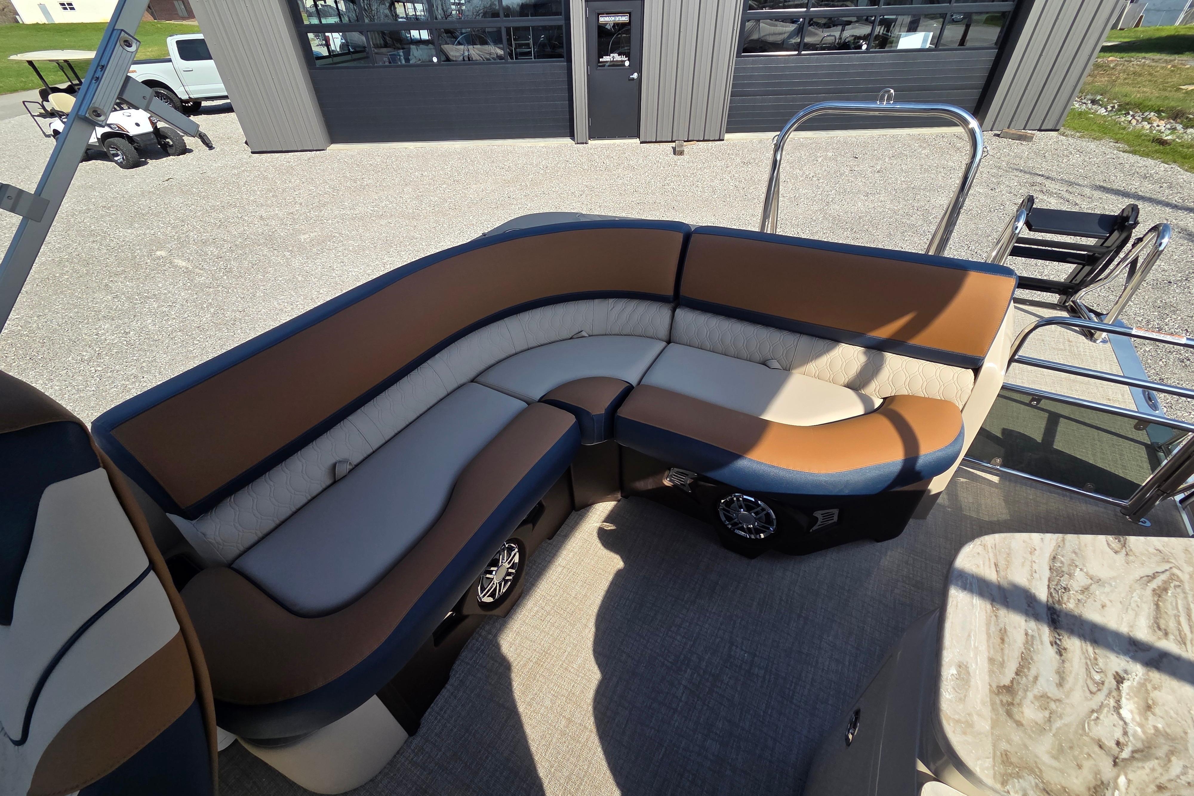 2026 Avalon Platinum Catalina 2585 Windshield Elite