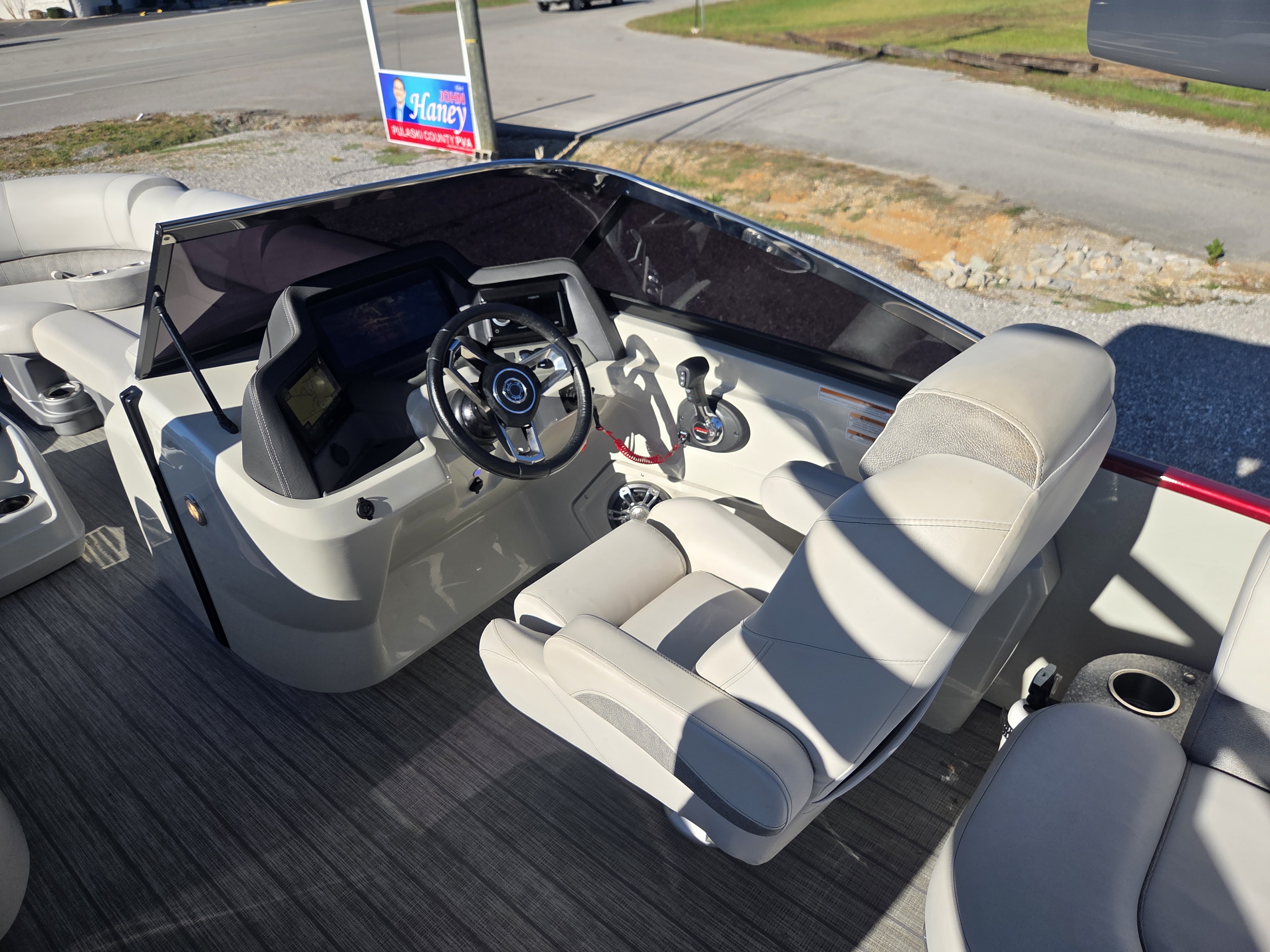Used 2022 Avalon 2785 Excalibur QL Windshield