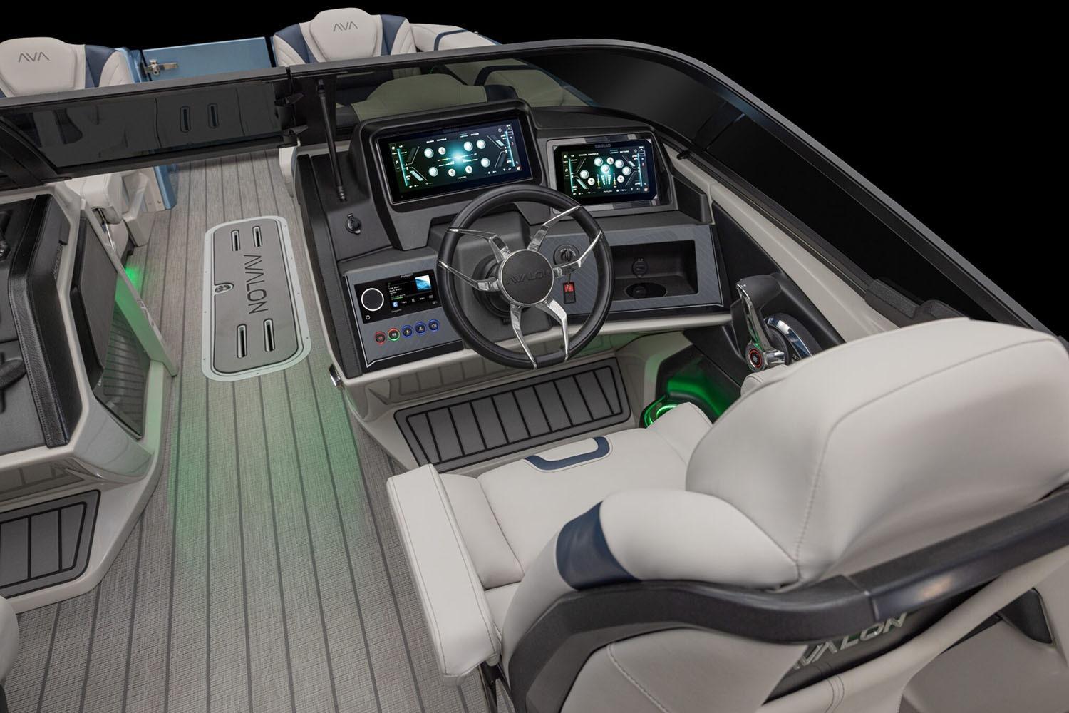 2026 Avalon Excalibur Quad Lounge Shift Windshield - 27'