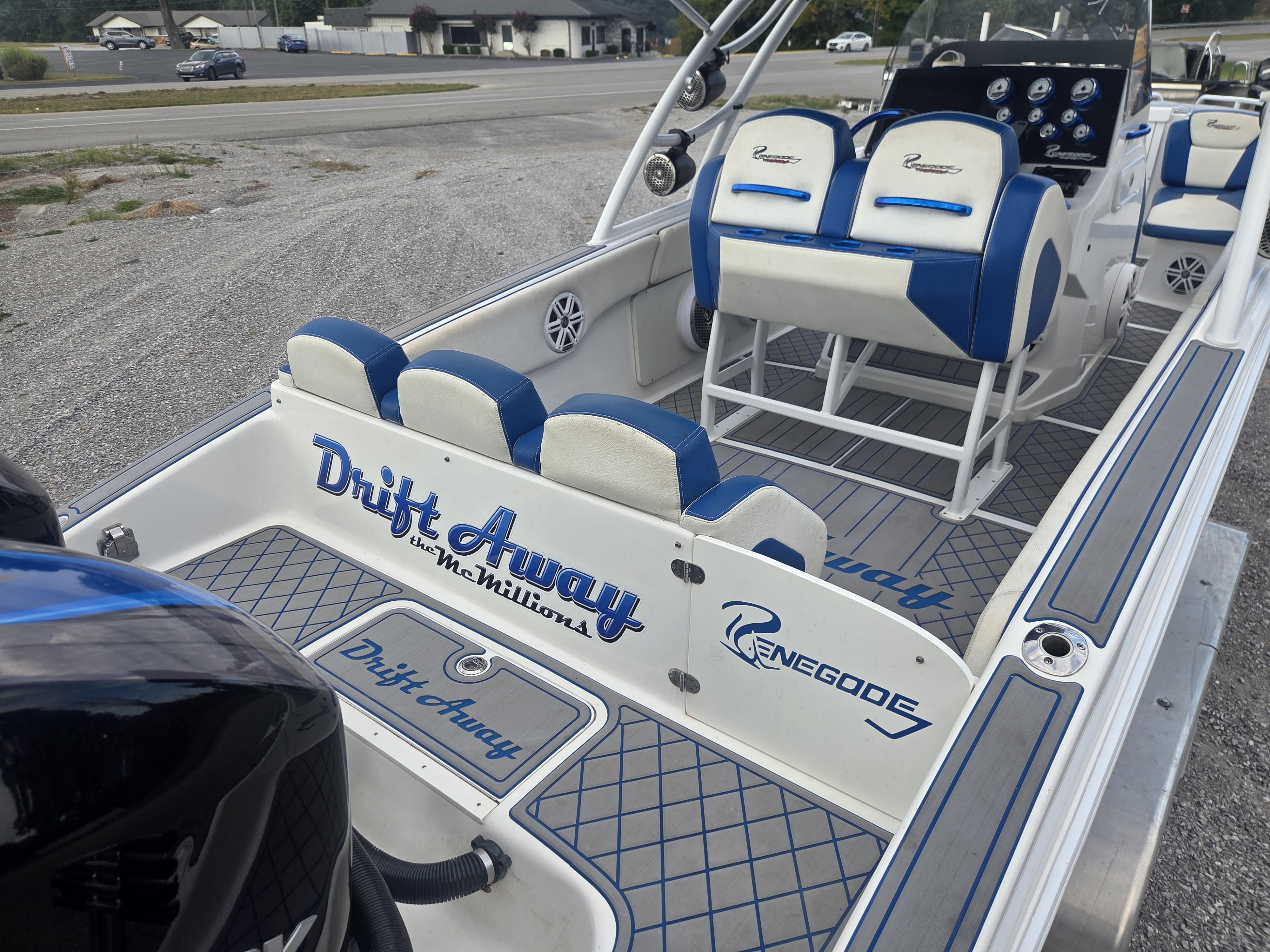 Used 2016 Renegade 32 Cuddy