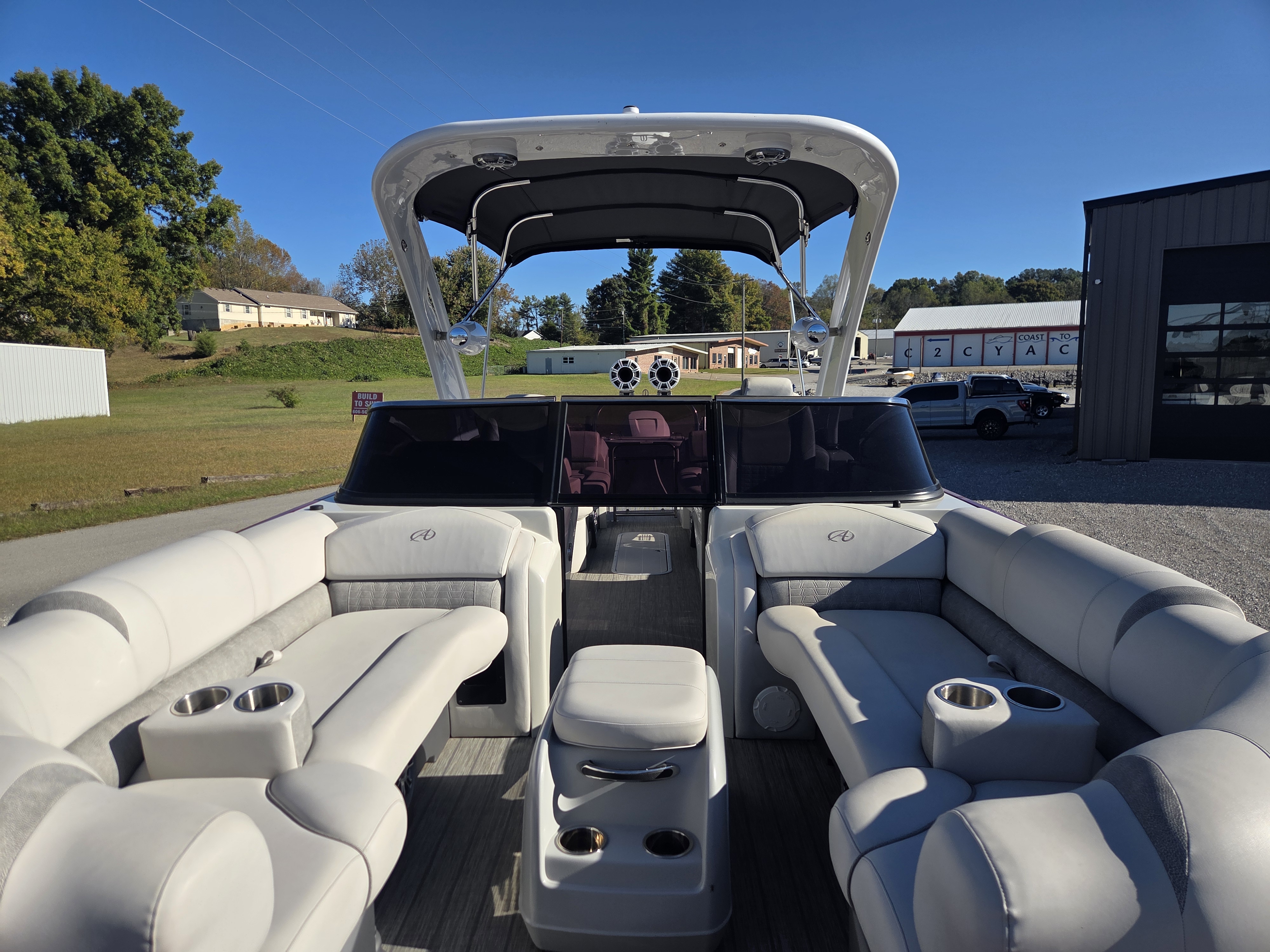 Used 2022 Avalon 2785 Excalibur QL Windshield