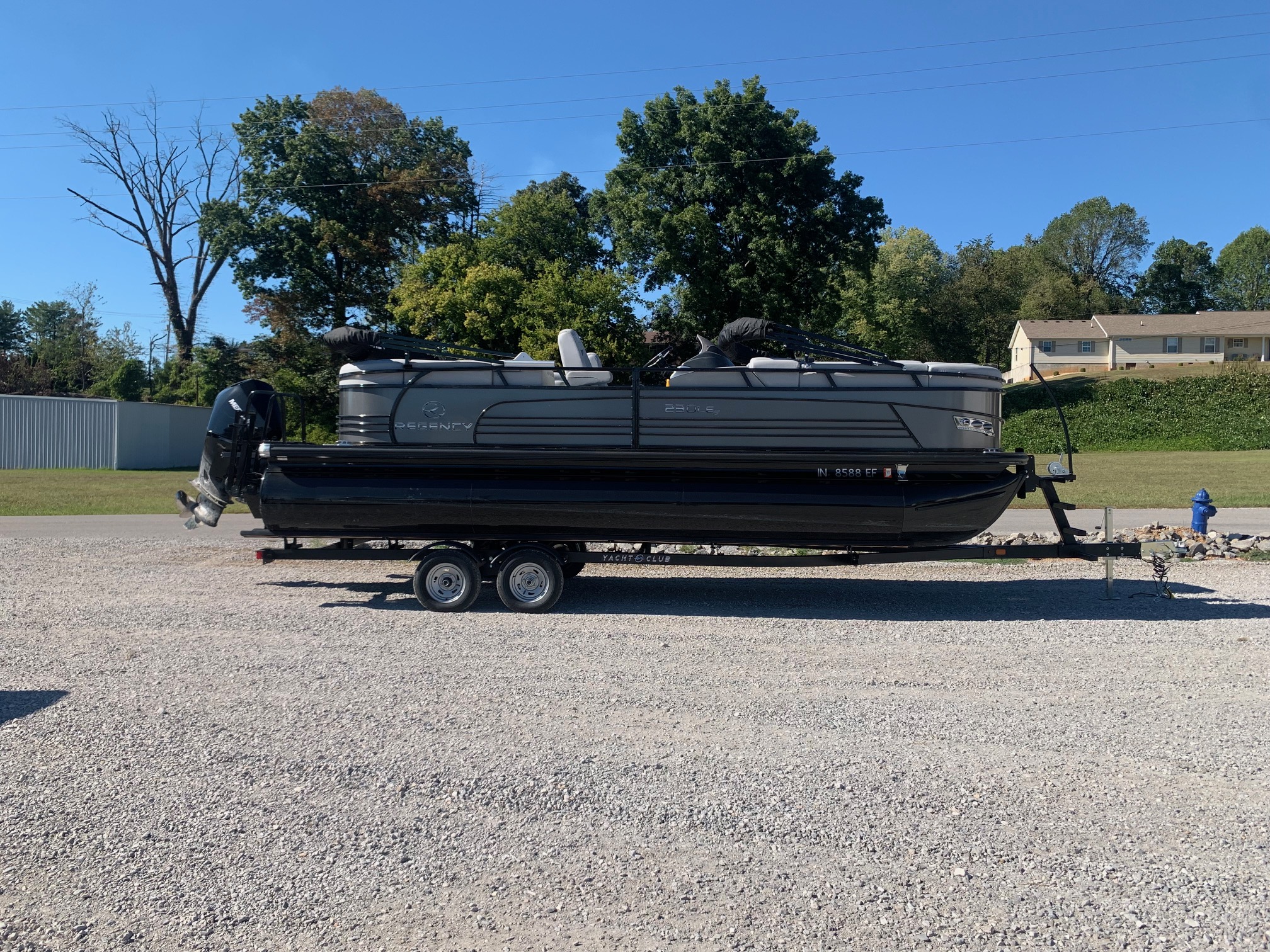Used  2021 REGENCY TRITOON 230 LE3