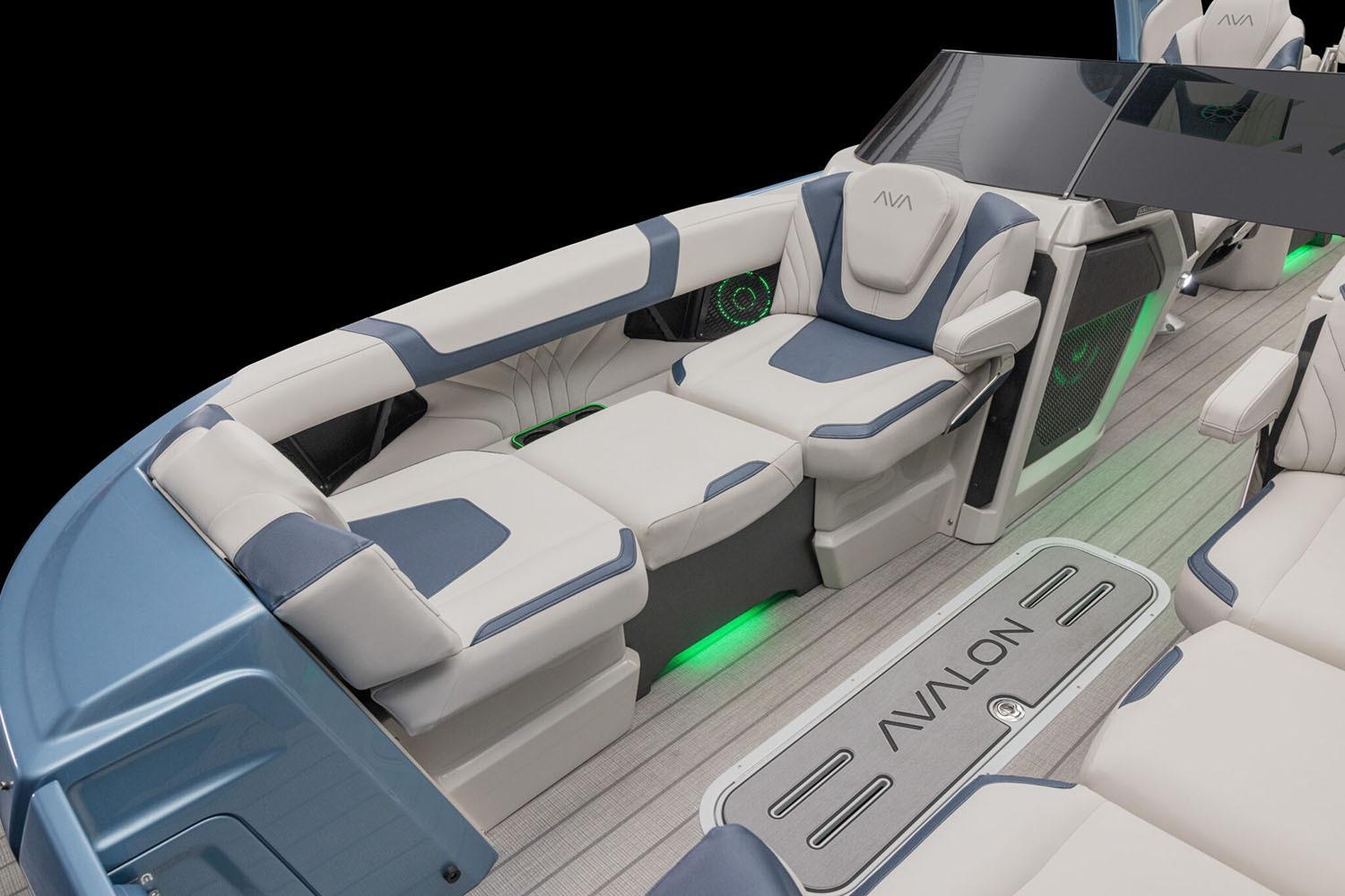 2026 Avalon Excalibur Quad Lounge Shift Windshield - 27'