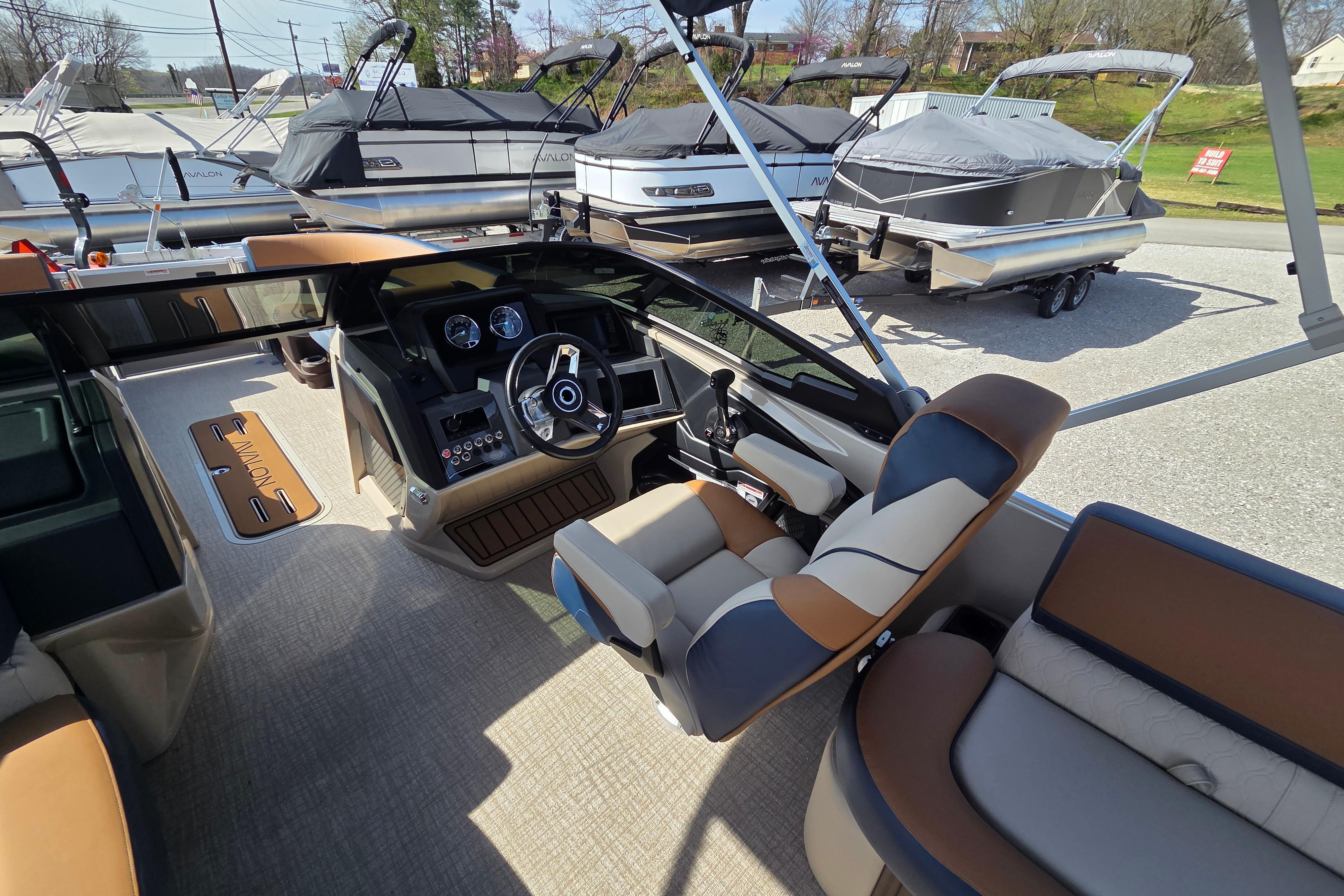 2026 Avalon Platinum Catalina 2585 Windshield Elite