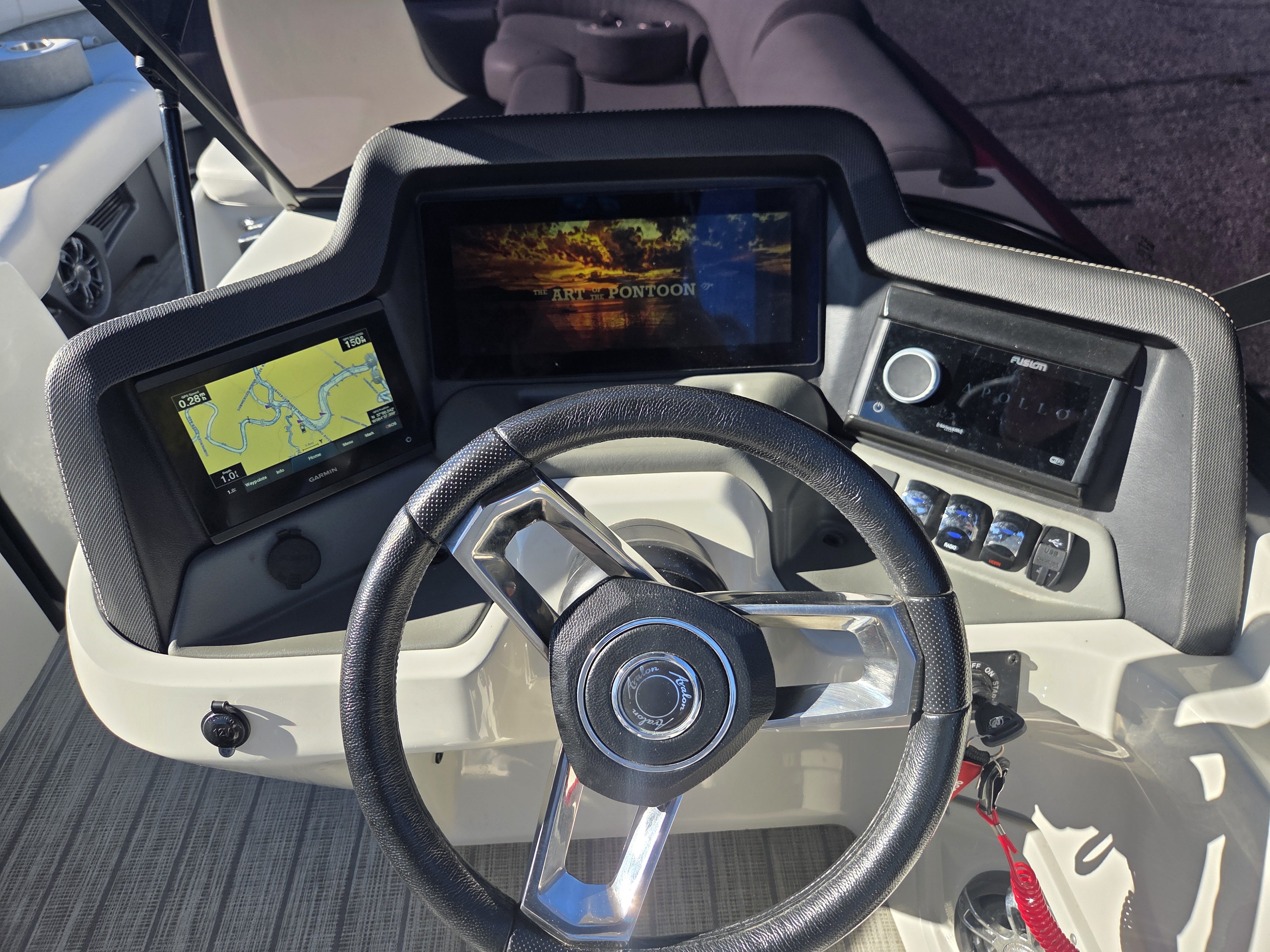 Used 2022 Avalon 2785 Excalibur QL Windshield