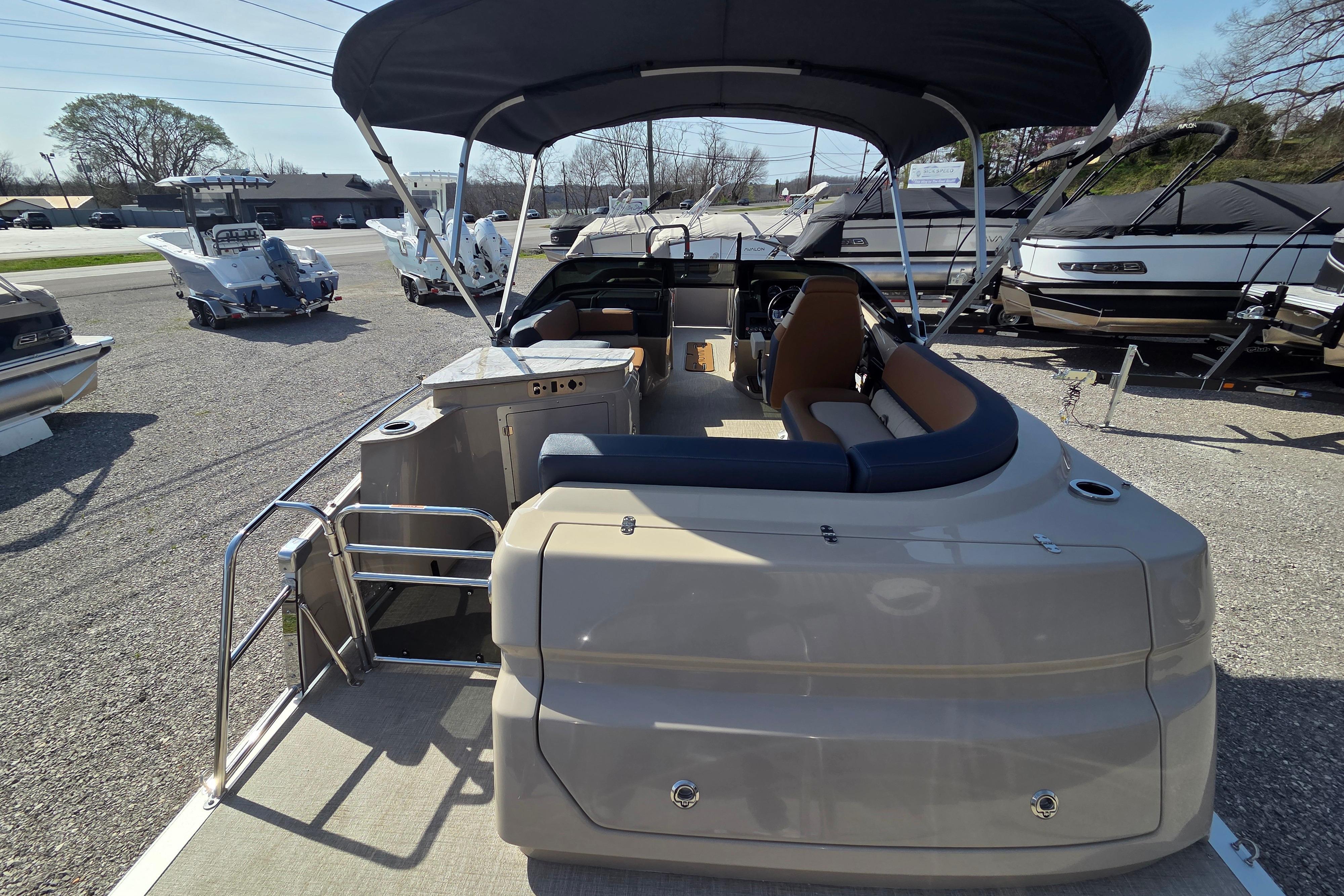 2026 Avalon Platinum Catalina 2585 Windshield Elite
