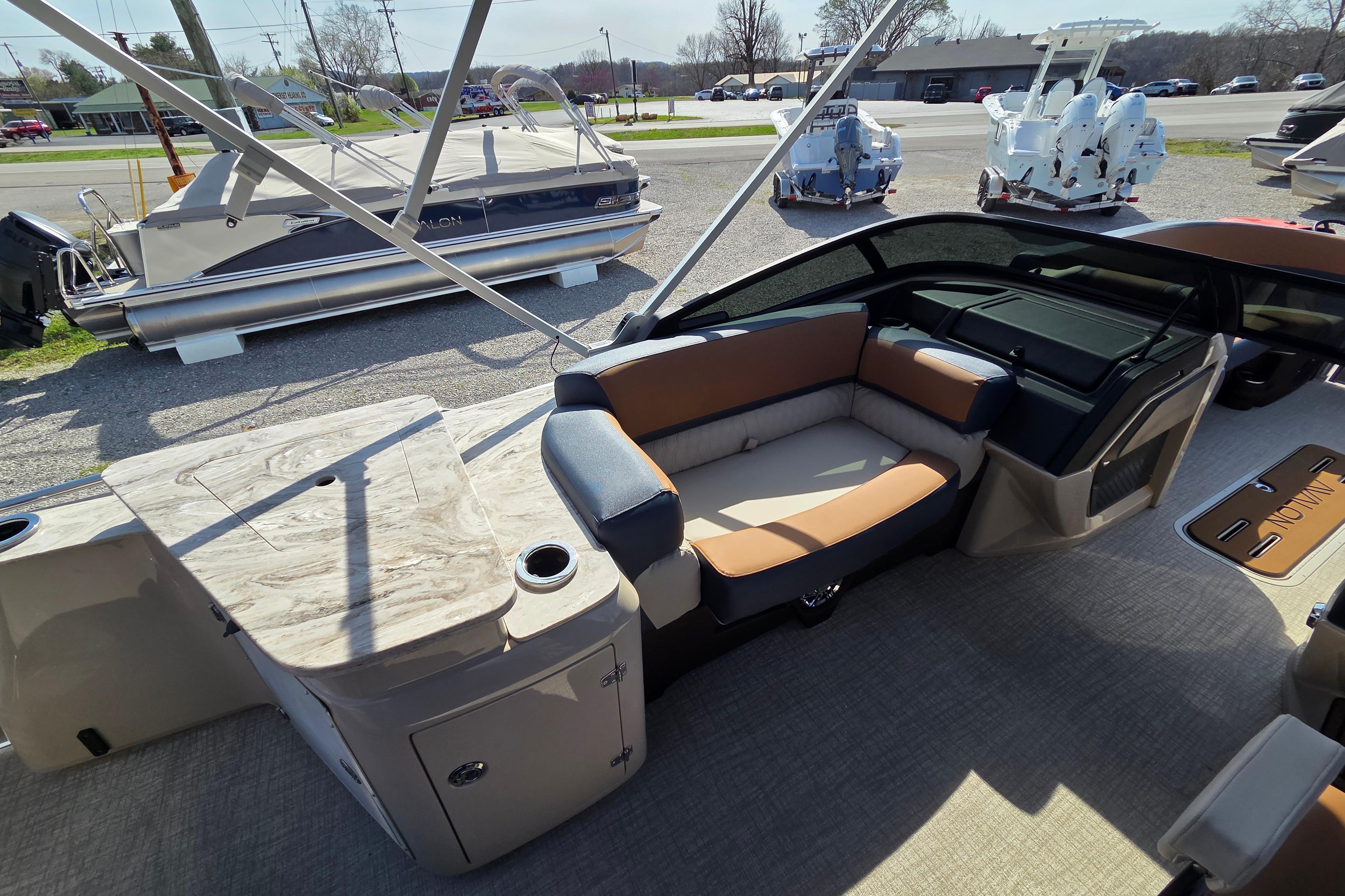 2026 Avalon Platinum Catalina 2585 Windshield Elite