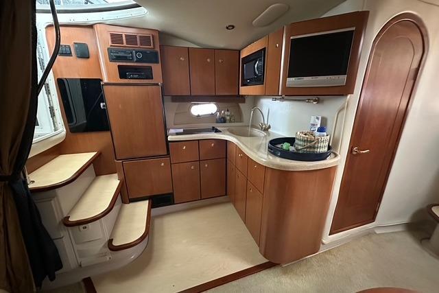 Used 2003 Four Winns 378 Vista