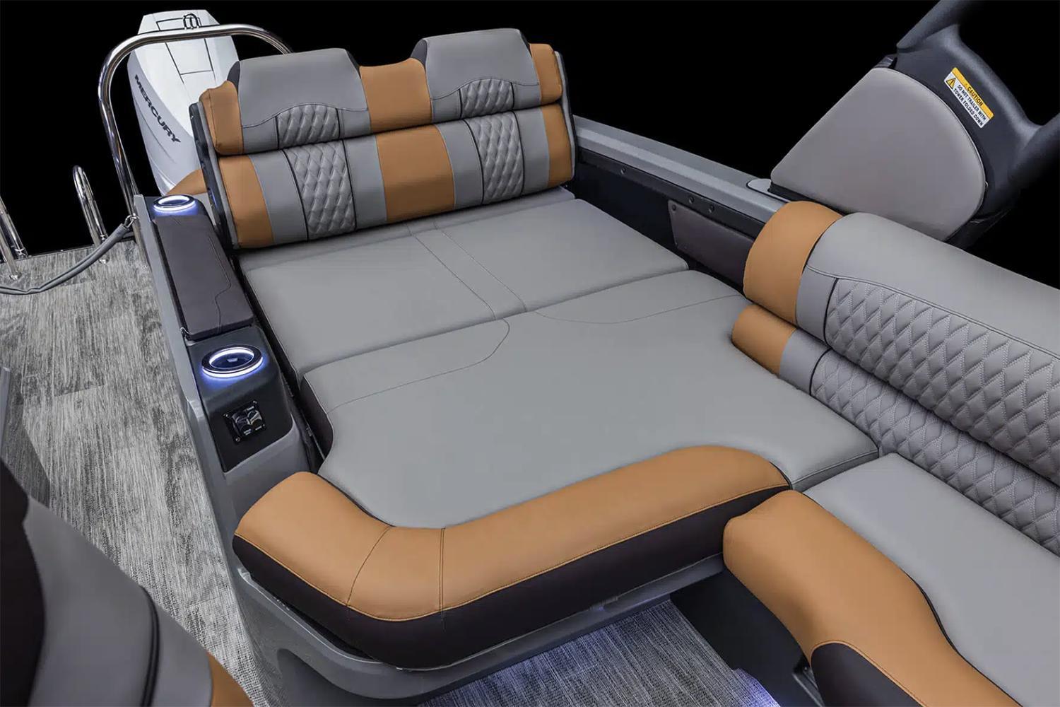 2026 Avalon Excalibur LTD Verstile Rear Bench Windshield - 27'