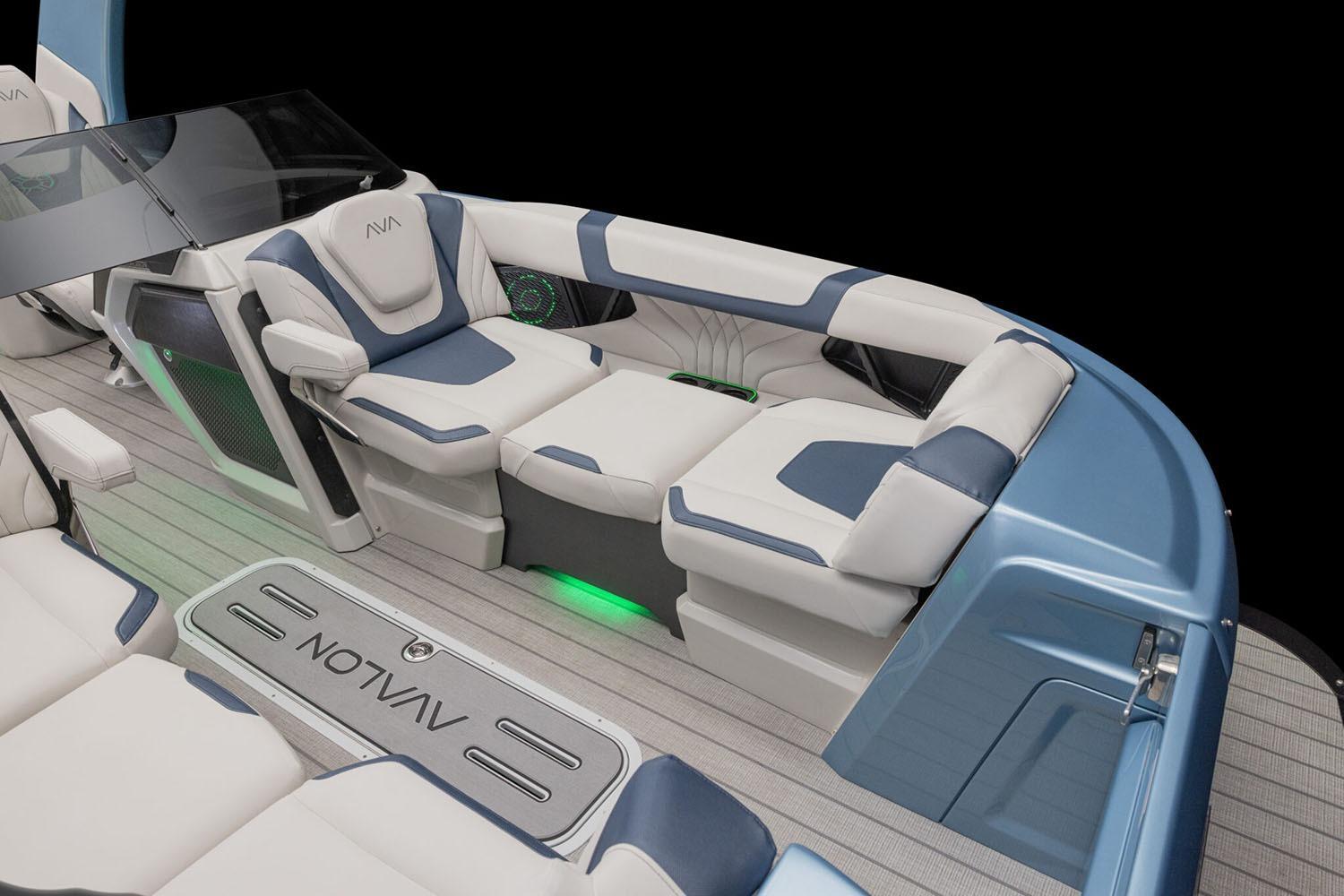 2026 Avalon Excalibur Quad Lounge Shift Windshield - 27'
