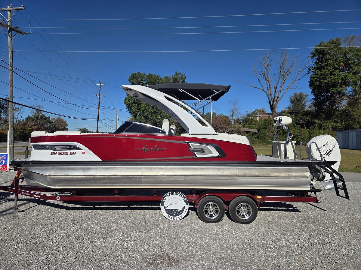 Used 2022 Avalon 2785 Excalibur QL Windshield