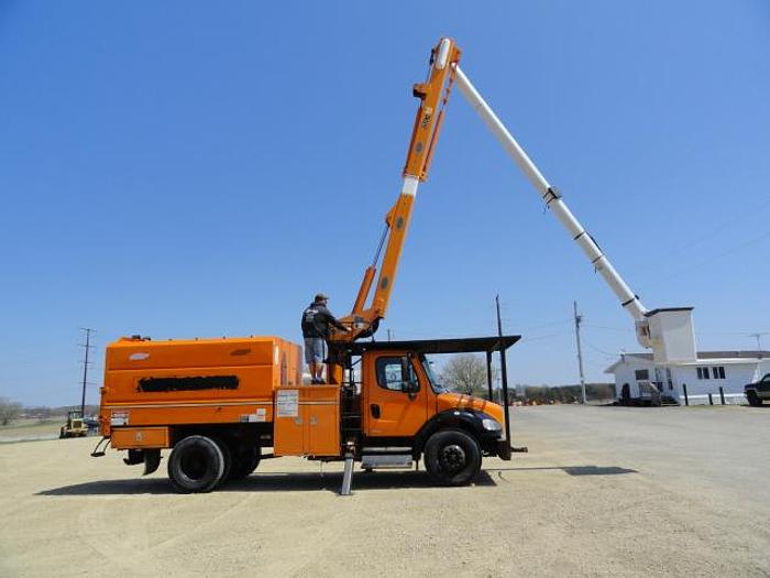 Used 2011 FREIGHTLINER BUSINESS CLASS M2 106